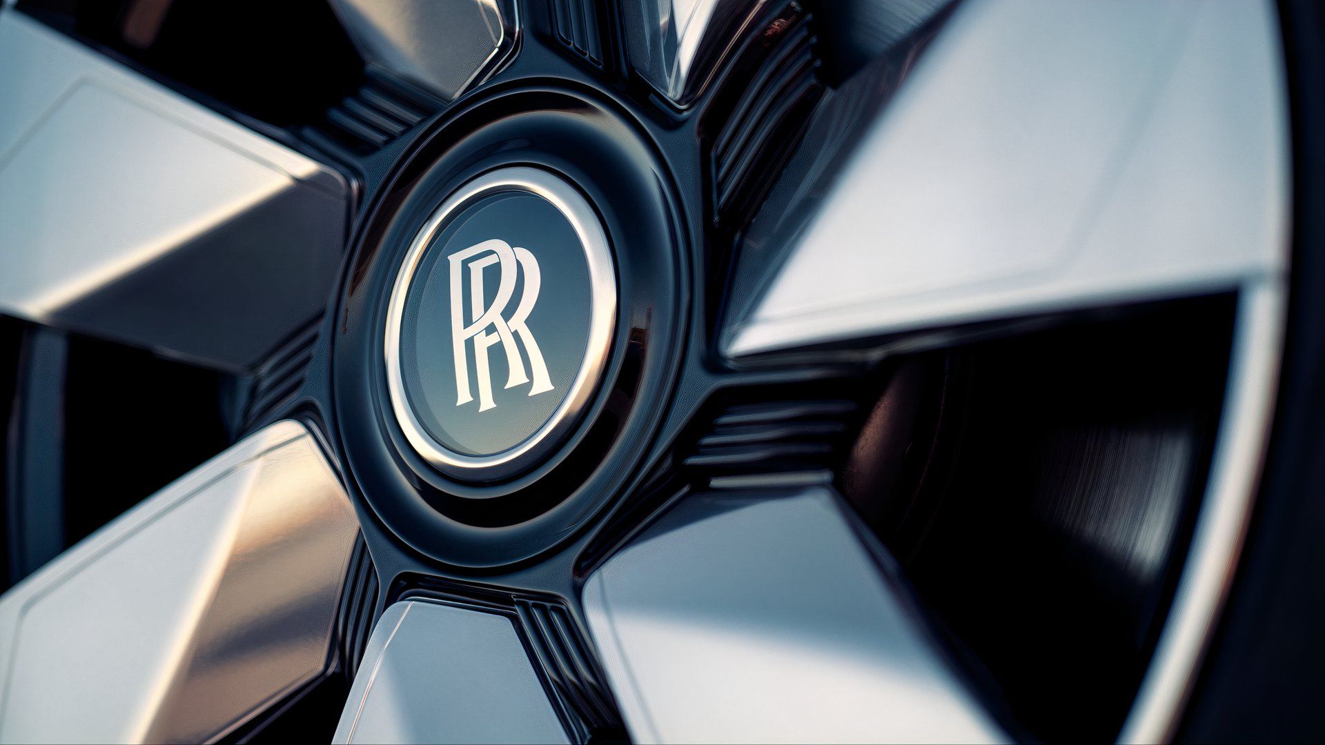 Wart 30 milionów dolarów unikatowy Rolls-Royce sprawia, że propozycje Bentley i Ferrari wyglądają na auta z segmentu średniego