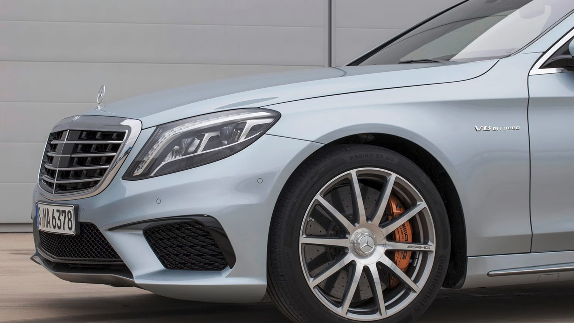 Sedan Mercedesa z V8 o mocy 577 KM oferuje przyspieszenie jak Porsche 911 za cenę nowej klasy C