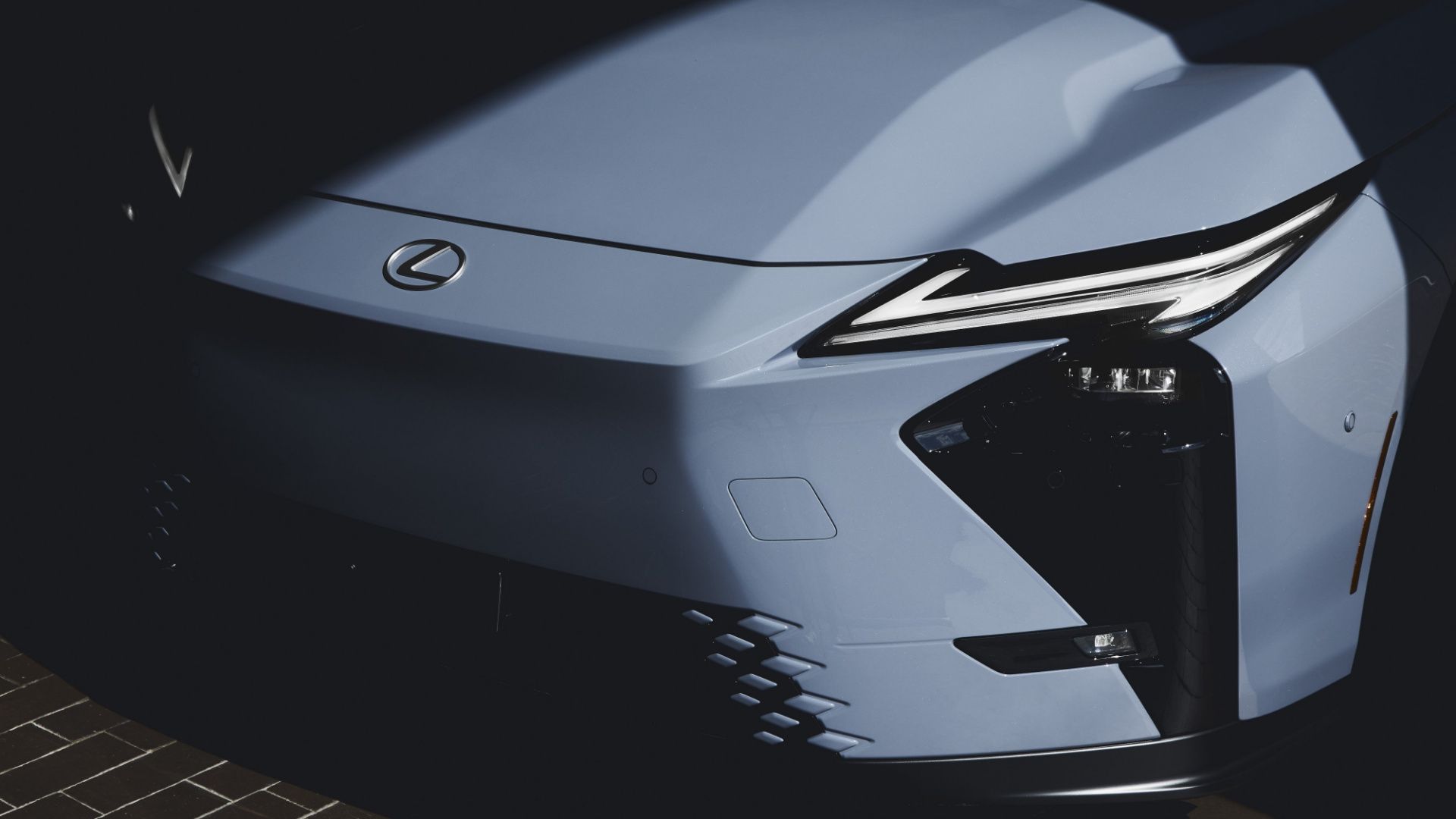 Lexus ES kontra BMW serii 3: różnica 500 dolarów, która ma więcej sensu, niż myślisz
