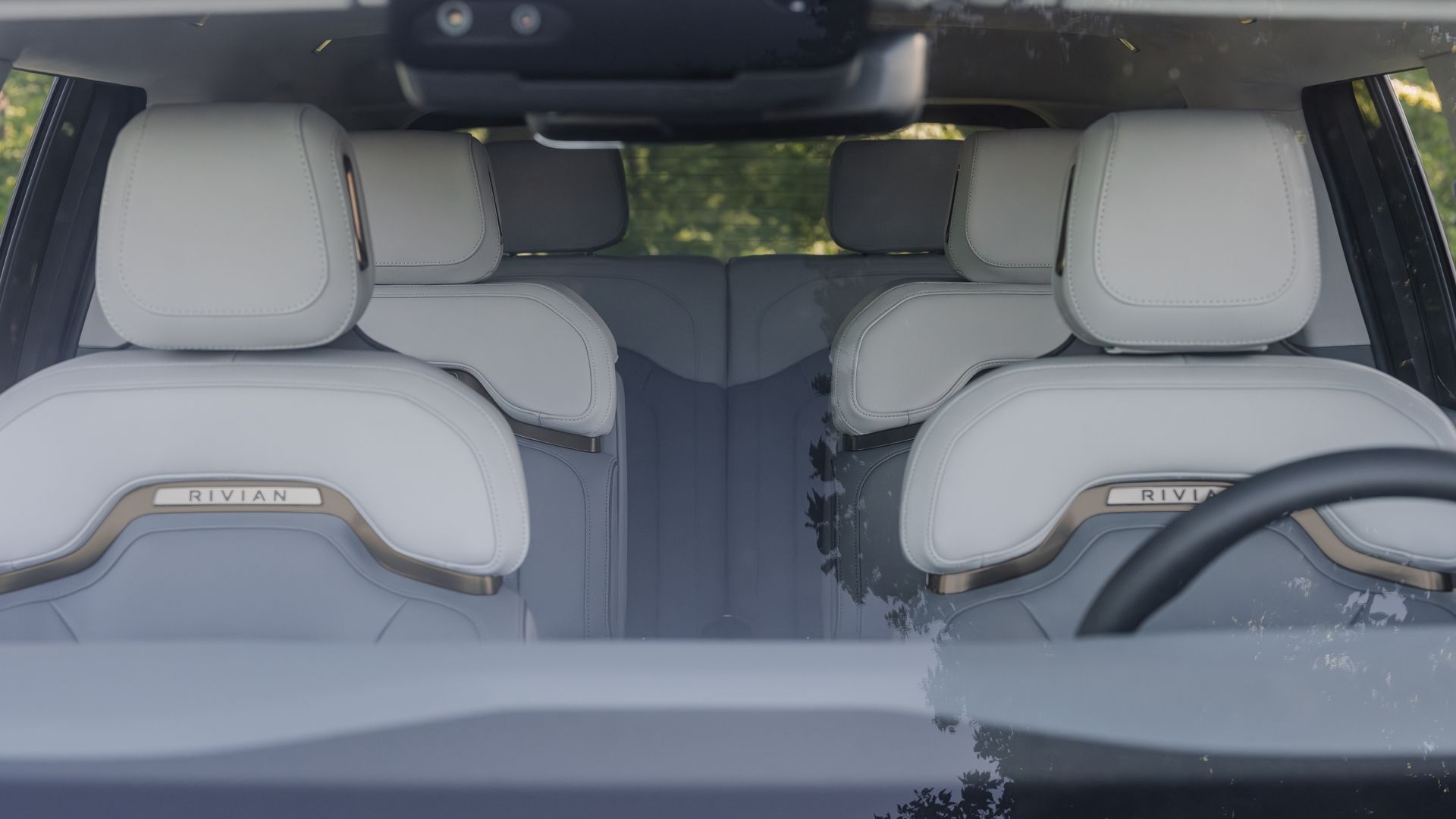 Rivian wyposaża 2027 R1S w to, czego klienci chcą najbardziej