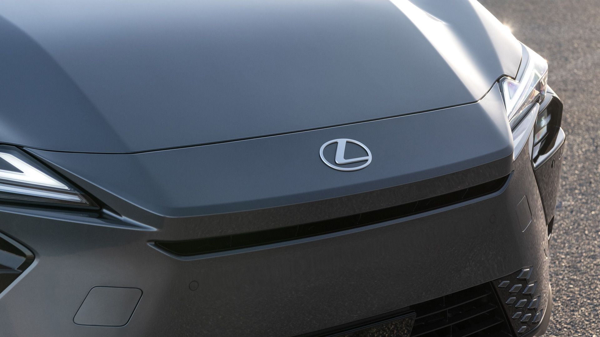 Lexus potrzebuje odrobiny sukcesu w segmencie sedanów, ale planowana aktualizacja ES na 2027 rok raczej nie pomoże