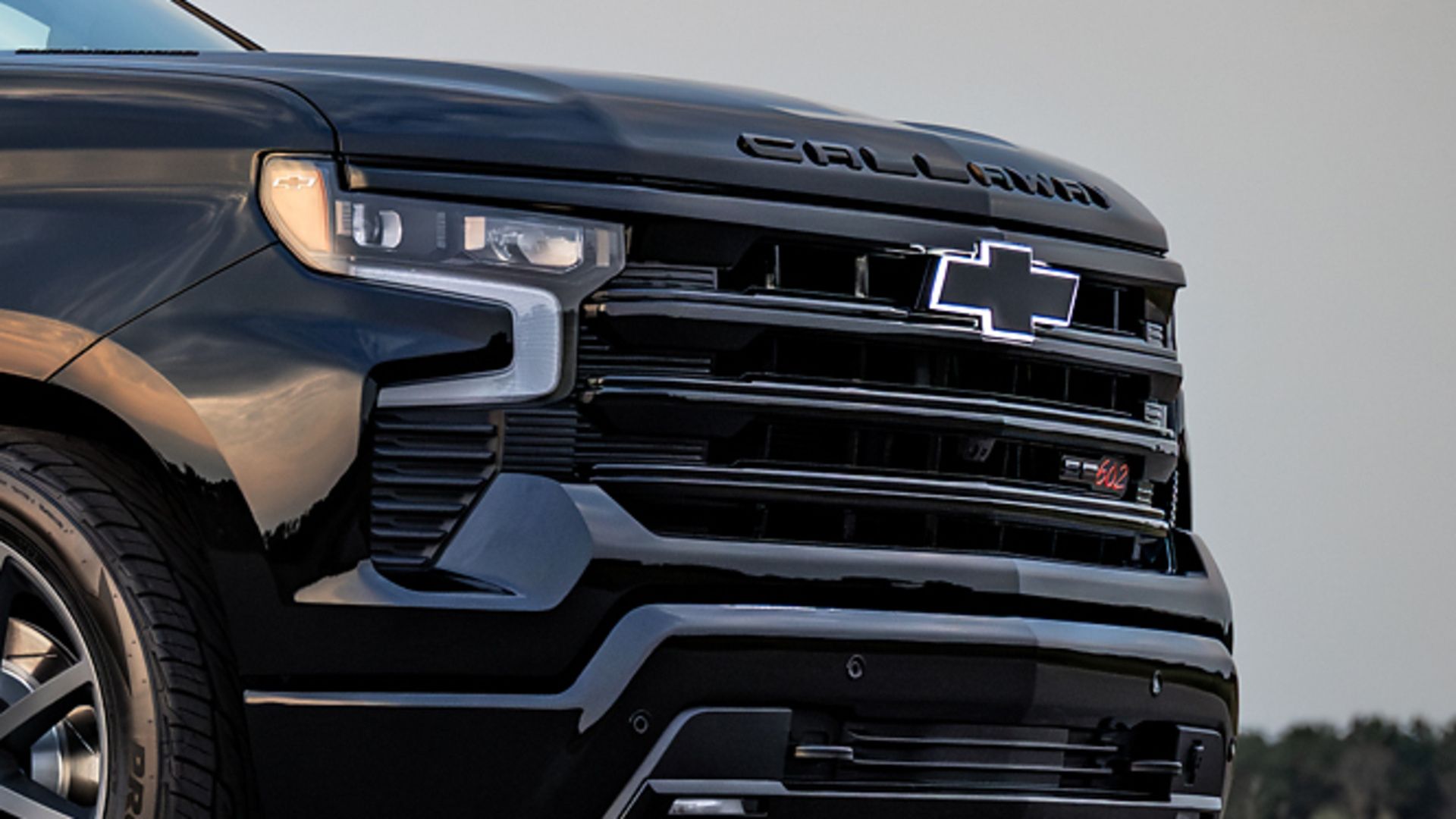 Nowy Silverado od Callaway śmieje się w twarz Fordowi Lobo, ale unika Rumble Bee