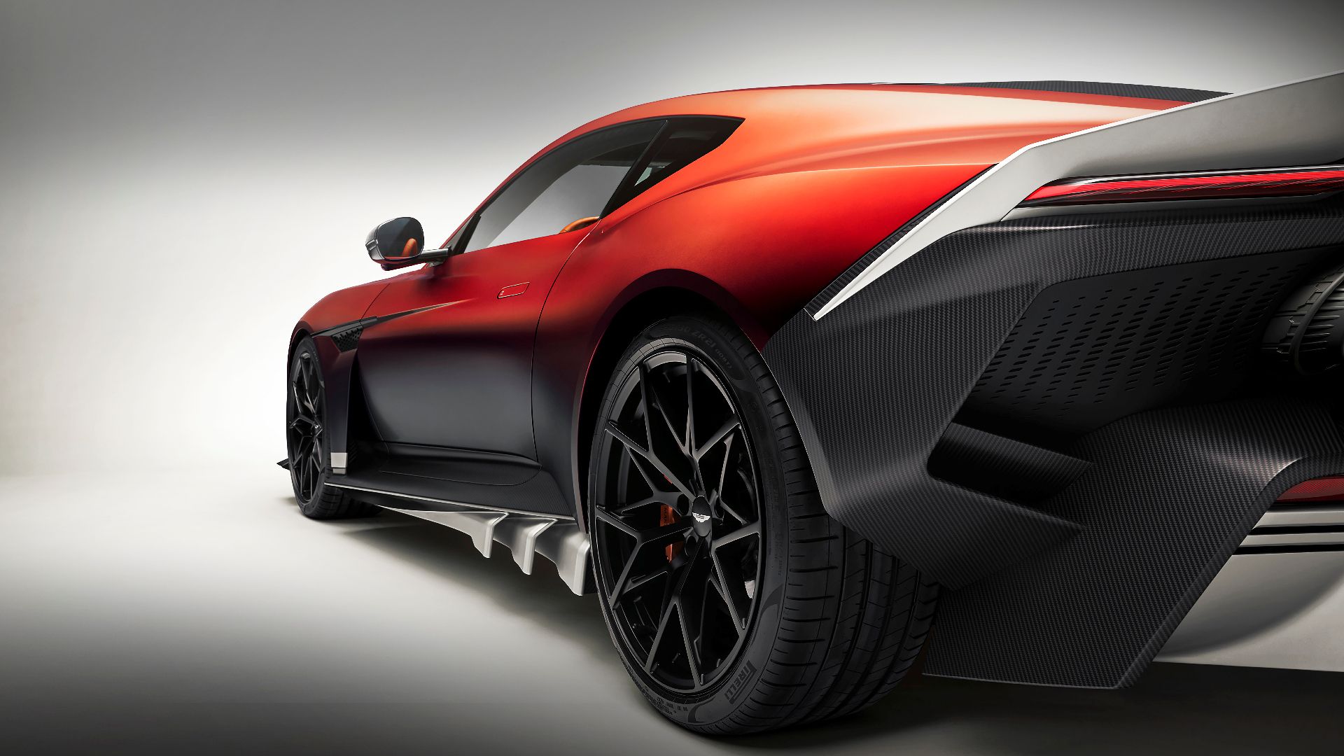 Aston Martin zaskoczył Ferrari super-GT o mocy 838 KM, którego nikt się nie spodziewał