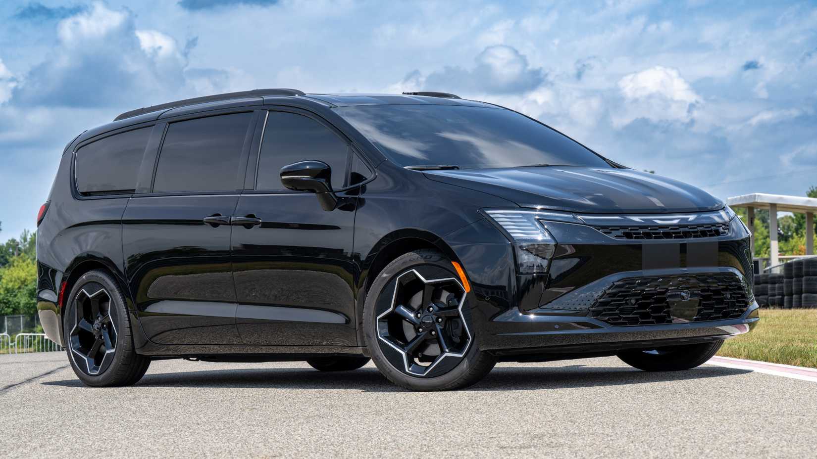 Chrysler's Last Car Standing Faces Major Production Headaches After ...