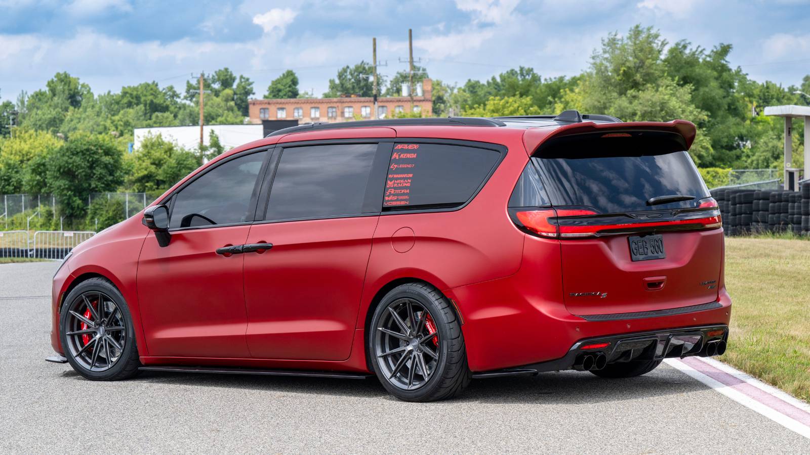 Chrysler's Only Vehicle Is A Minivan, But It's The One Everybody Wants