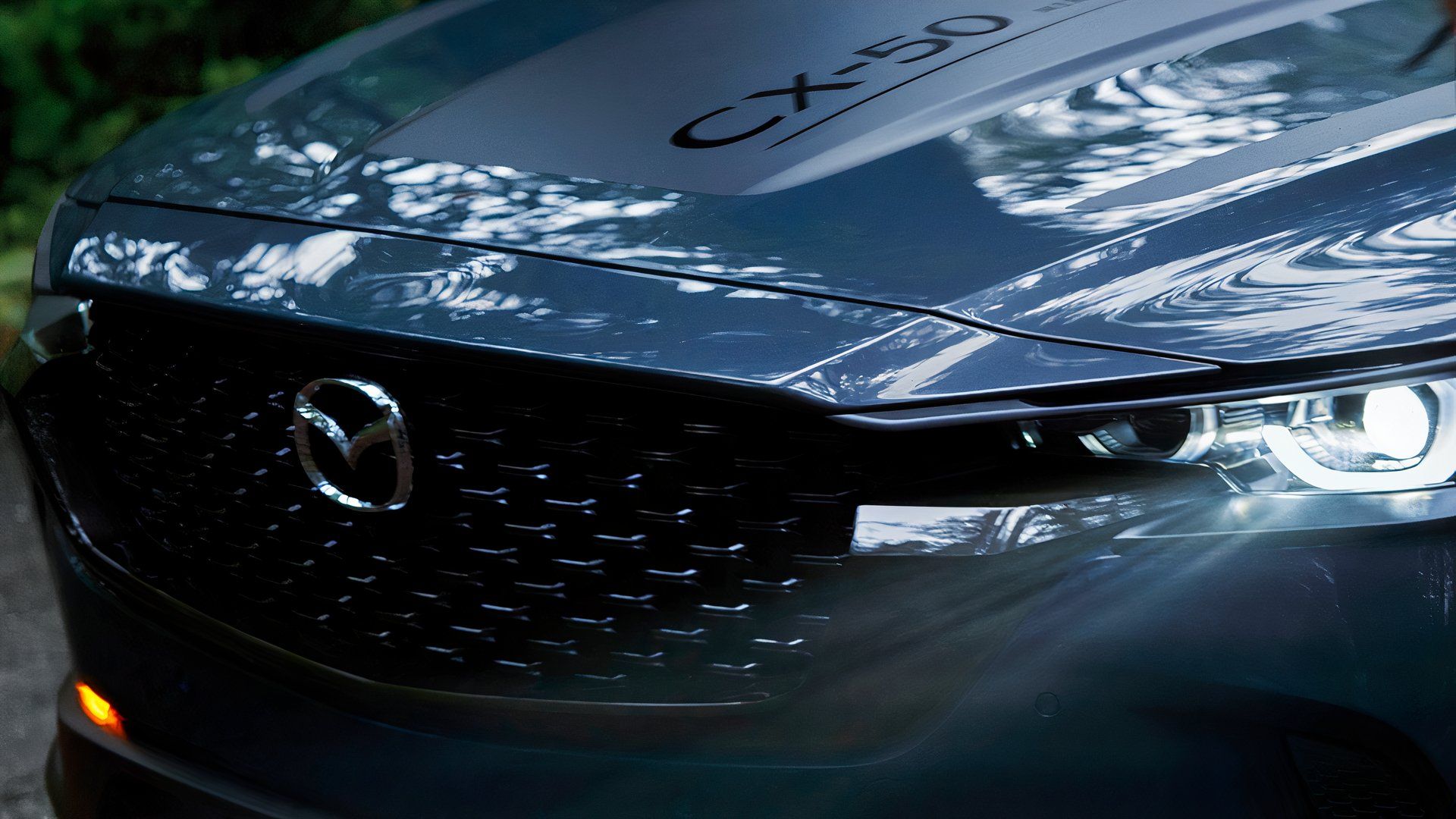 Trzyletnia Mazda CX-50 z silnikiem turbo tańsza niż fabrycznie nowa CX-5