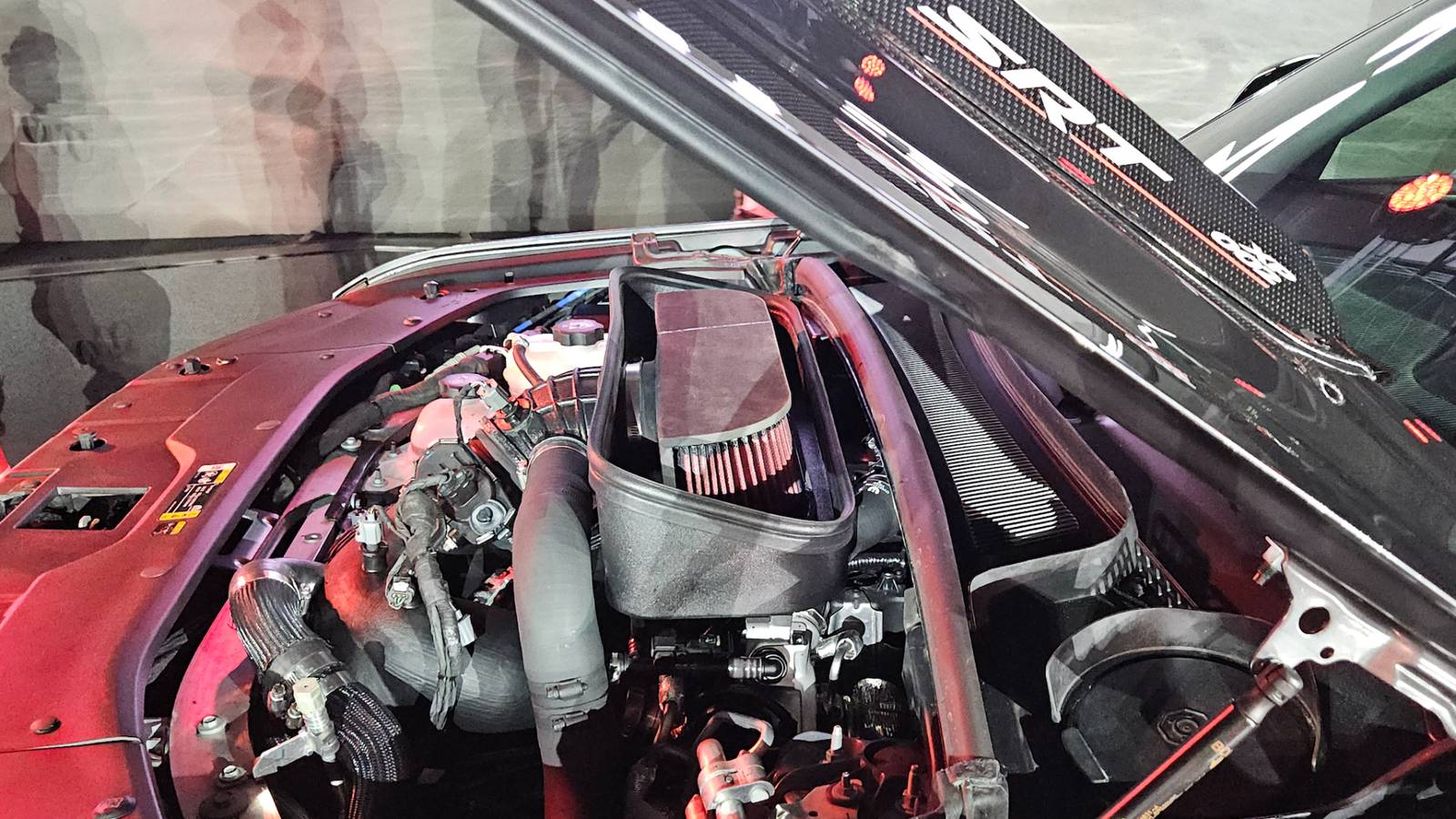 Un Jeep Grand Cherokee con sistema eBoost Air mostra un motore senza turbo lag
