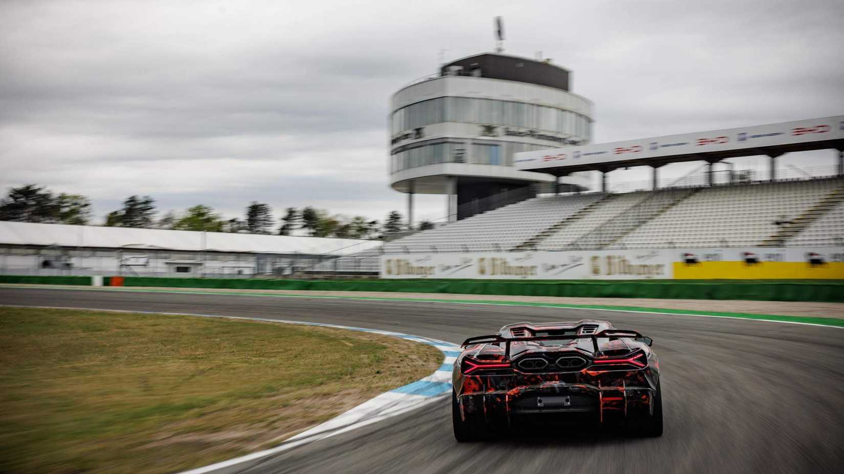 Lamborghini Revuelto SV Hockenheim'da Rekor Kırdı: Ama Nürburgring Yok