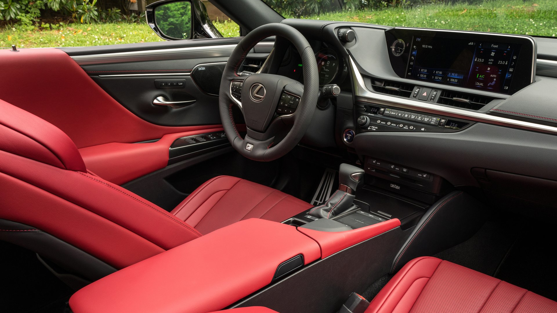 7-letni Lexus Luxury Hybrid jest tańszy niż nowy Prius