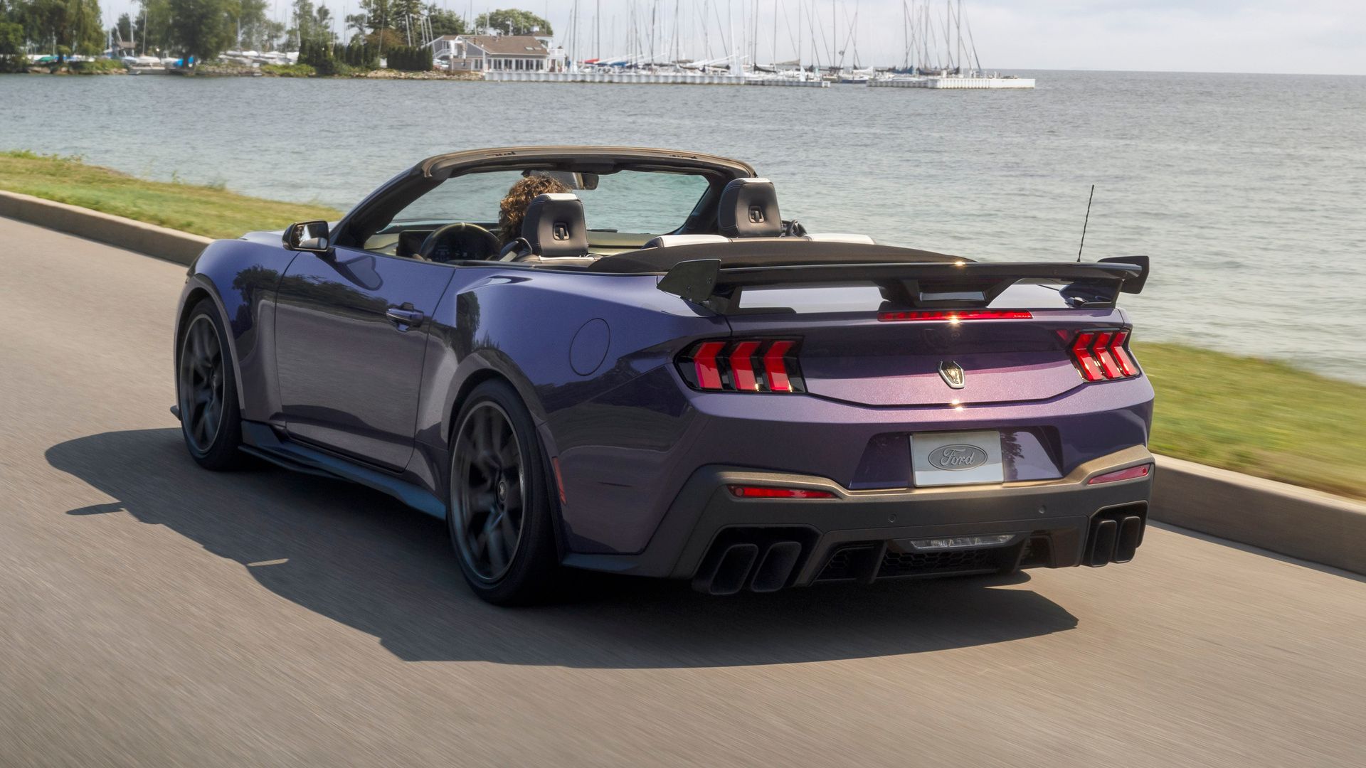Tylko 8 kabrioletów ma więcej mocy niż Mustang Dark Horse SC