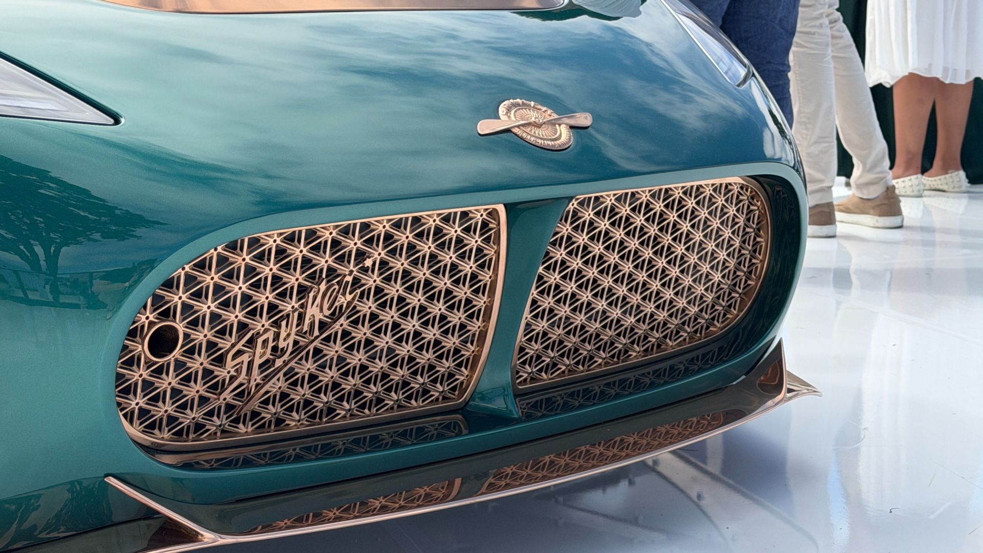 The Company That Built The First 6-Cylinder Car Has A New Manual