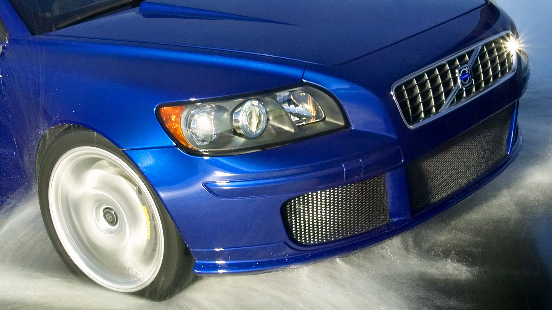 Pięć cylindrów z turbo, 230 KM i manualna skrzynia: ten sedan Volvo z lat 2000. to tani sleeper