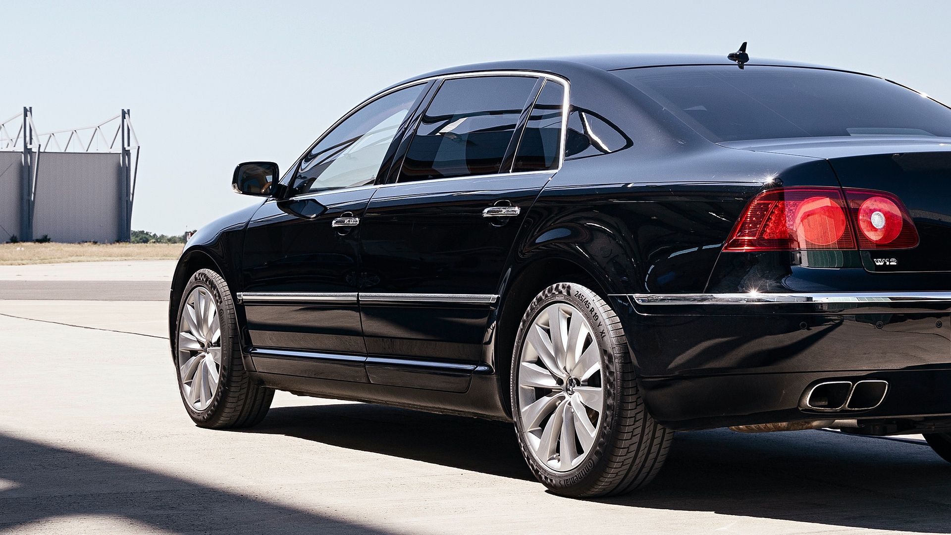 Używane VW Phaeton z silnikiem W12 kosztuje tyle co nowa Corolla, dopóki nie przyjdzie rachunek za pierwszą naprawę z wymontowaniem silnika