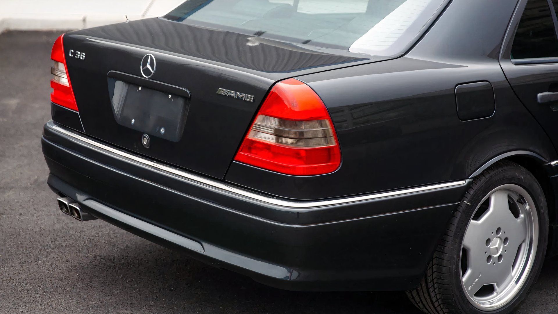 Ręcznie składany AMG, od którego zaczęła się historia C63, wciąż kosztuje tyle co Camry