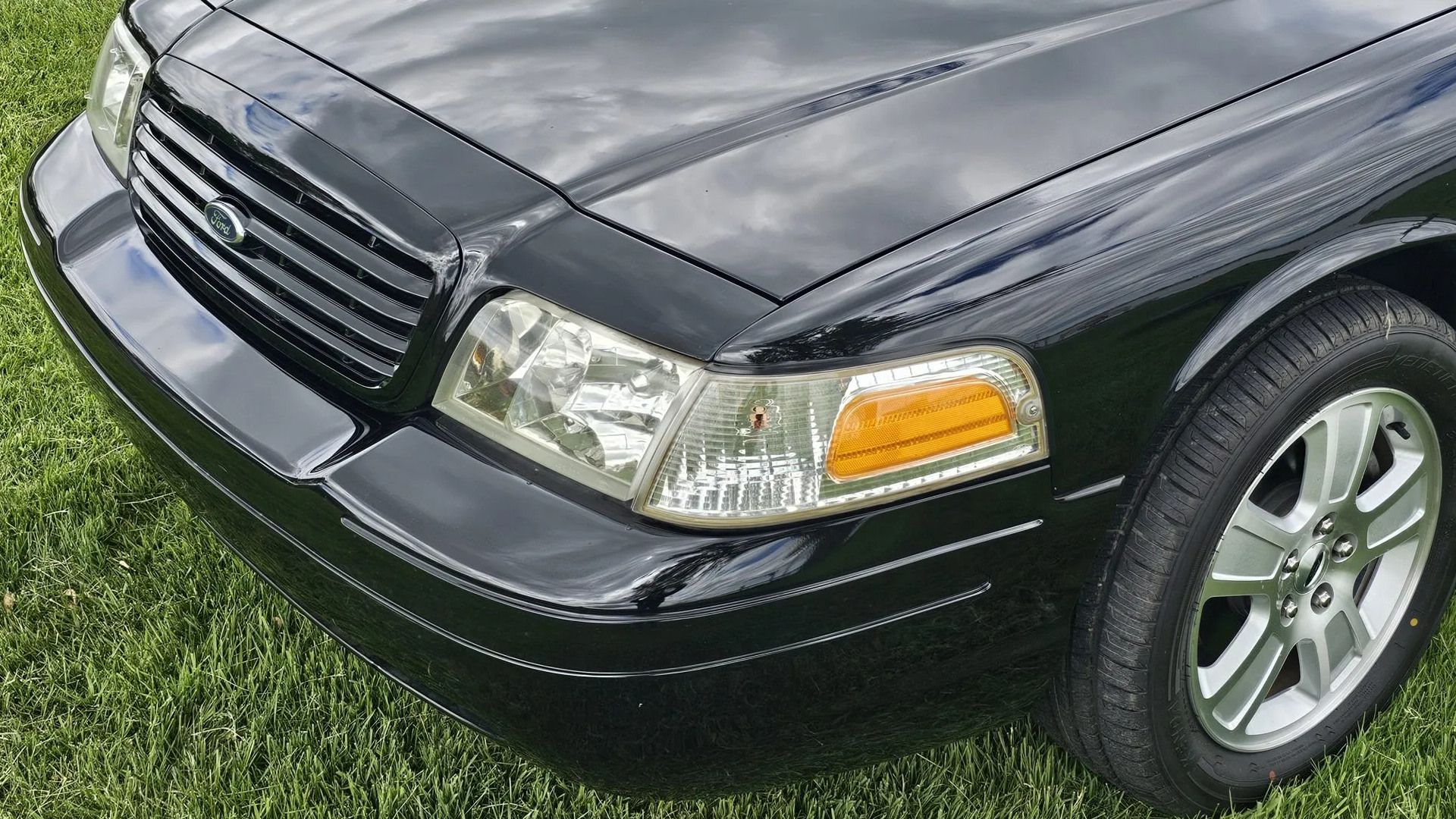 Policyjne osiągi, cywilne wnętrze: Crown Victoria LX Sport to rzadka okazja na mocne auto