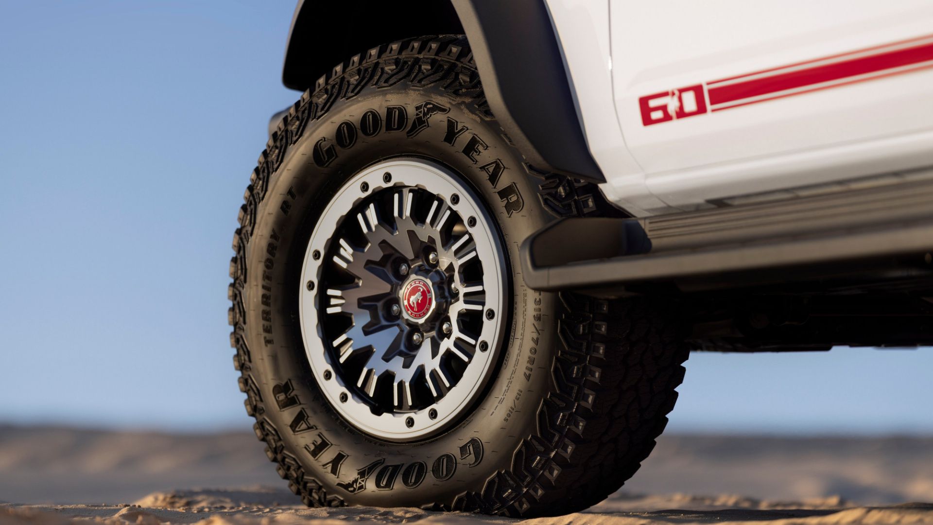 Tryb „Beach Mode” w Fordzie Bronco sprawi, że auto będzie mądrzejsze od kierowcy