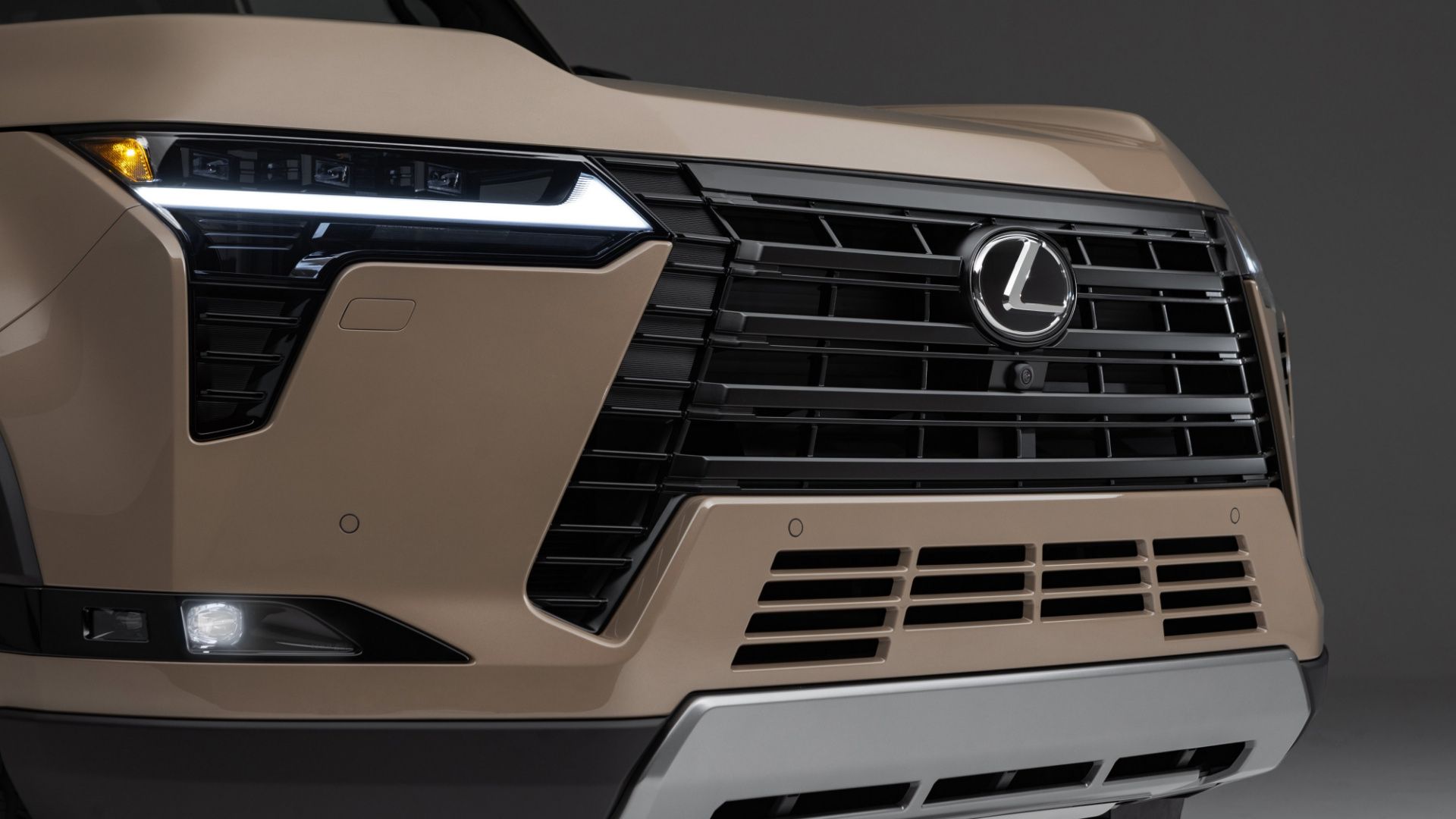 Lexus GX kontra LX: zaoszczędź 40 000 dolarów i wybierz lepszą luksusową terenówkę