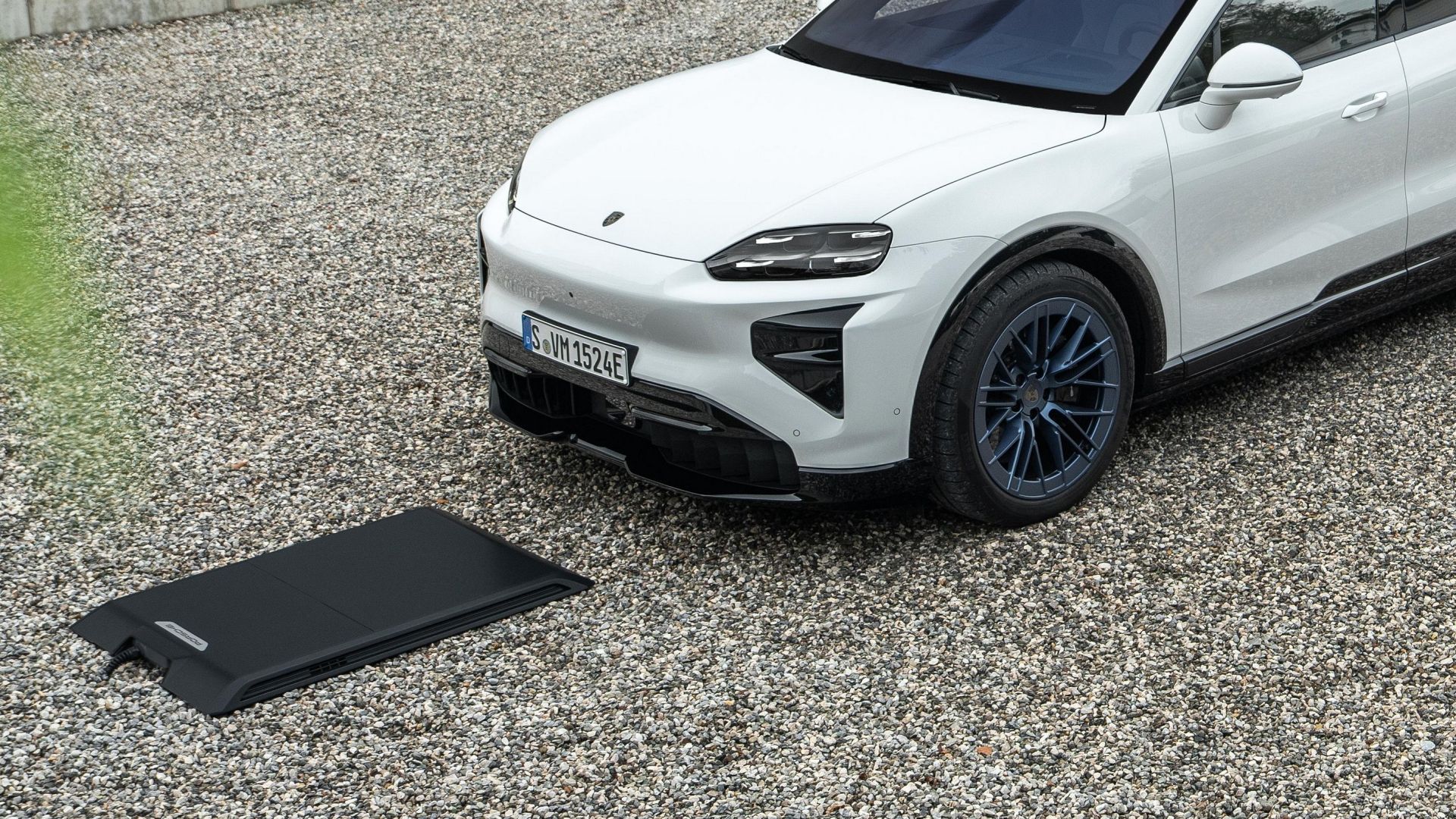 Porsche wprowadza nową opcję do Cayenne: elektryczne drzwi