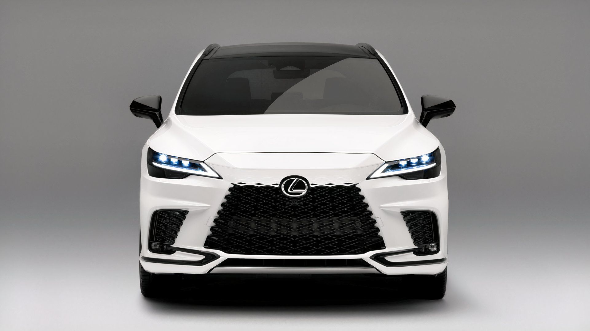 Najpopularniejszy Lexus na świecie trafi do dealerów jesienią