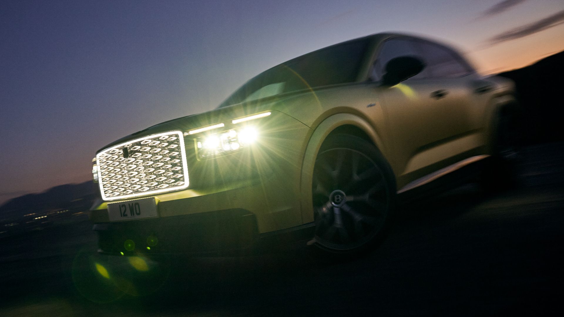 Najmocniejszy Bentley w historii używa sprytnych rozwiązań, by brzmieć jak 6,75‑litrowy V8