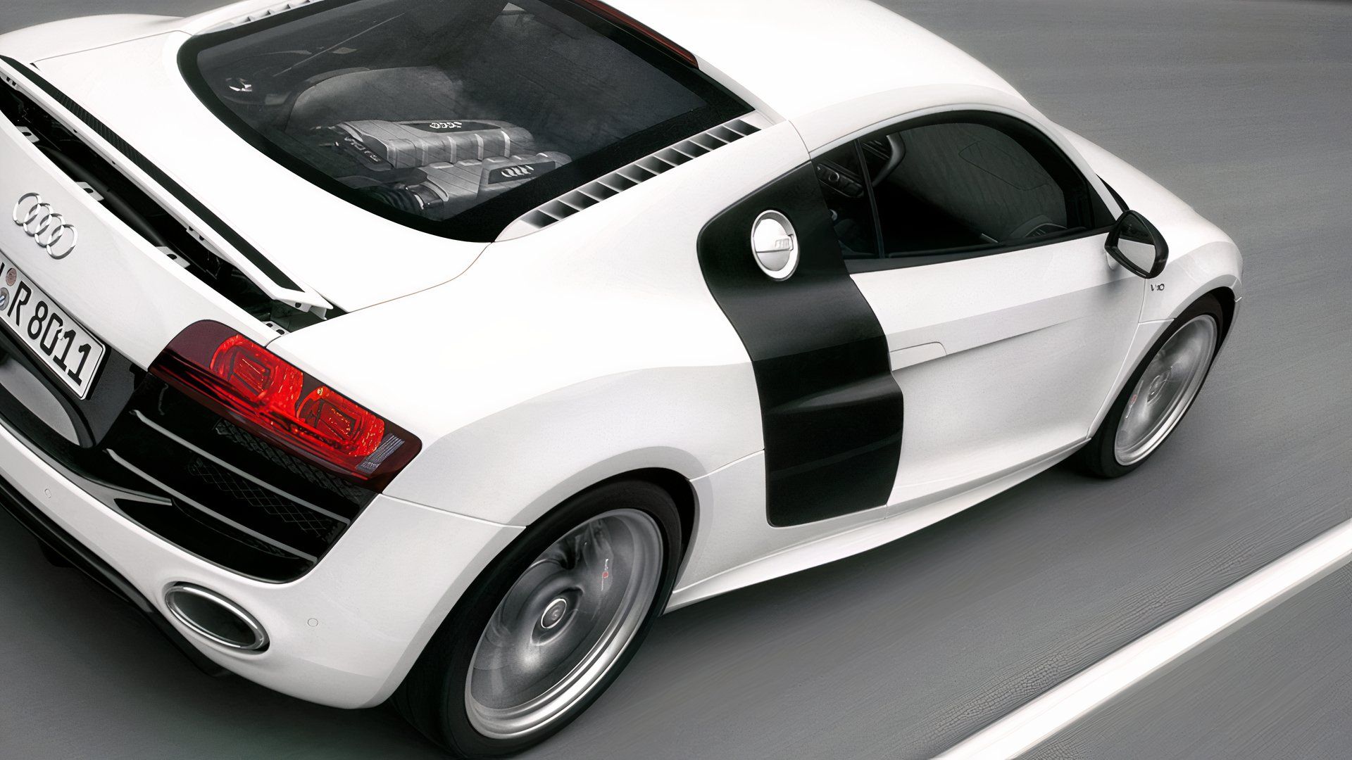 Audi R8 z silnikiem V10 i manualną skrzynią biegów tańsze niż bazowy Chevrolet Corvette