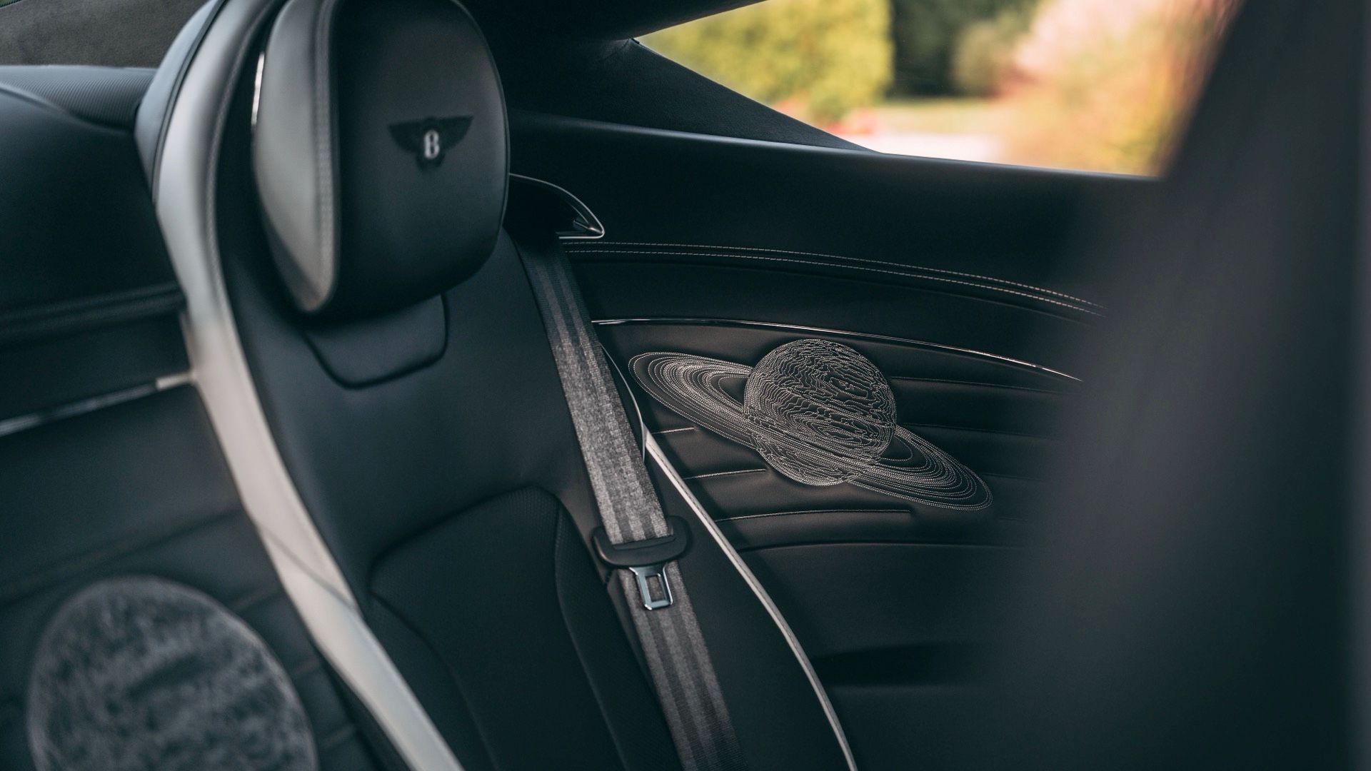 Bentley ukrył cały układ słoneczny w najdroższym Continentalu