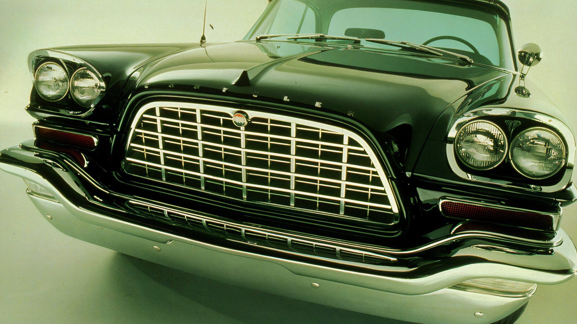 Jak silnik V8 Firepower w Chrysler 300 zapoczątkował amerykańską wojnę na konie mechaniczne