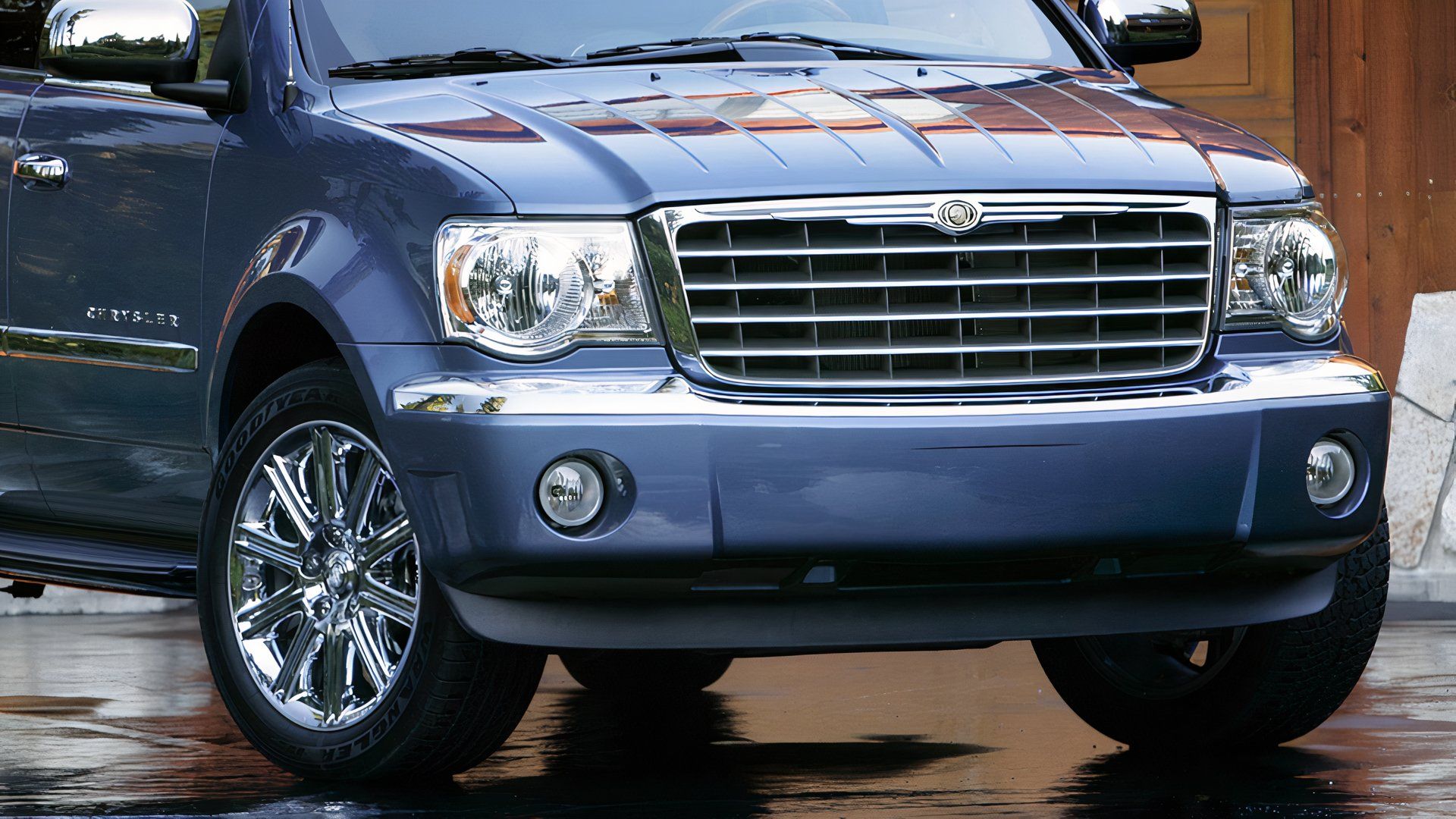 Okazja z silnikiem Hemi V8 za 5 tys. dolarów: Chrysler Aspen mieści 8 osób i uciągnie 4 tony