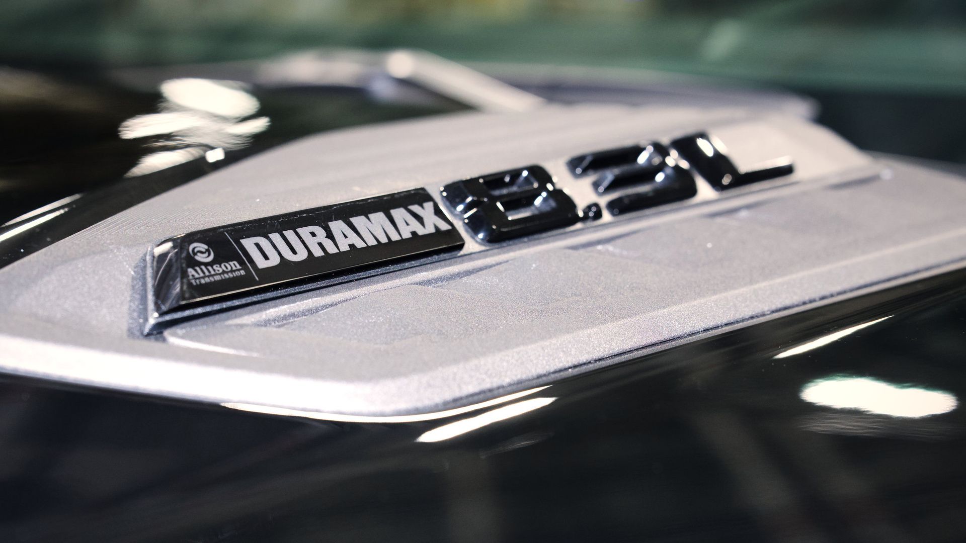 Nowy 8,3-litrowy diesel GM generuje większy moment obrotowy niż Ford Powerstroke – o minimalny margines