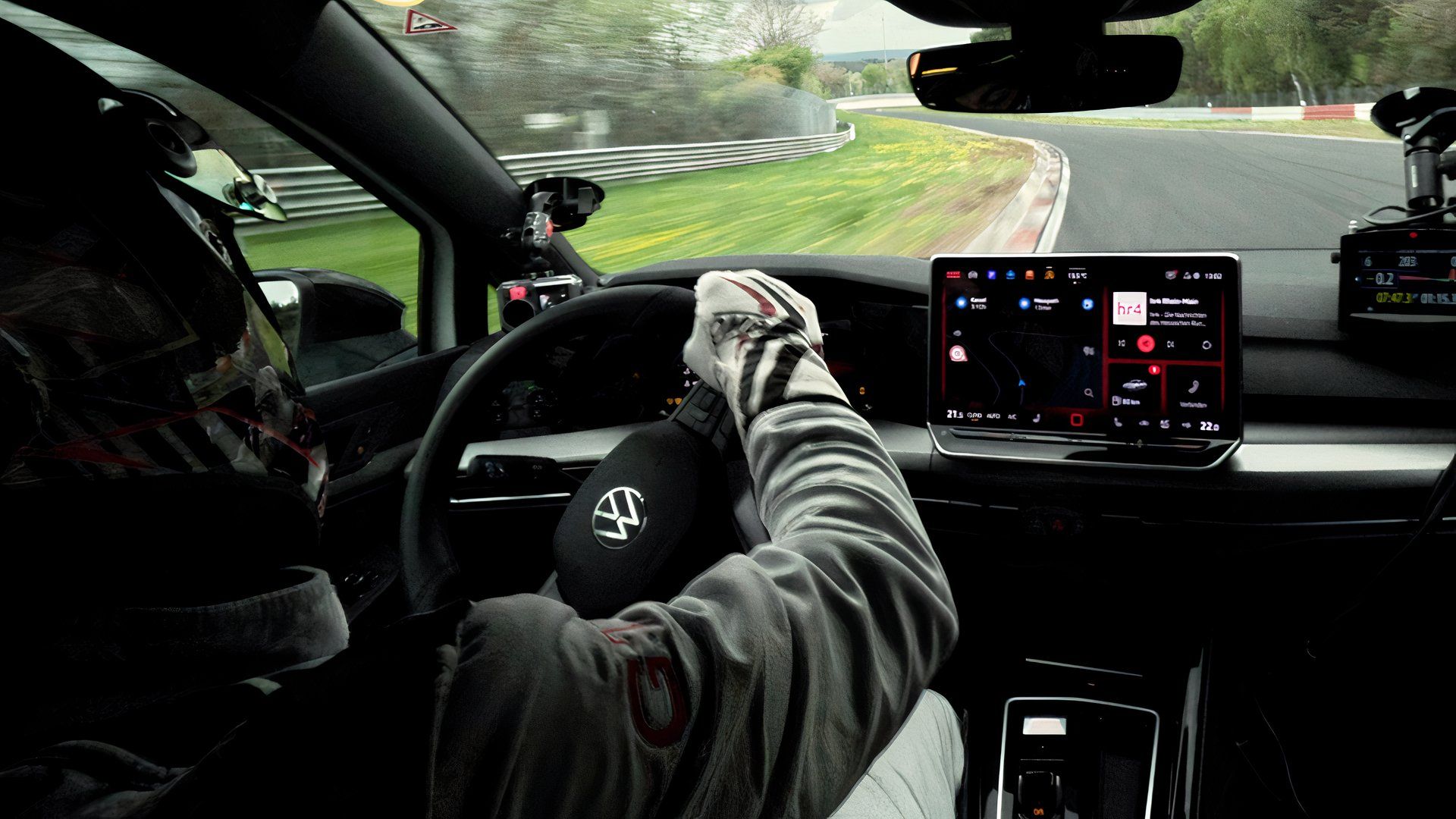 Jak Golf GTI pokonał manualnego Civic Type R w sprincie do 225 km/h z przewagą ponad 5 sekund