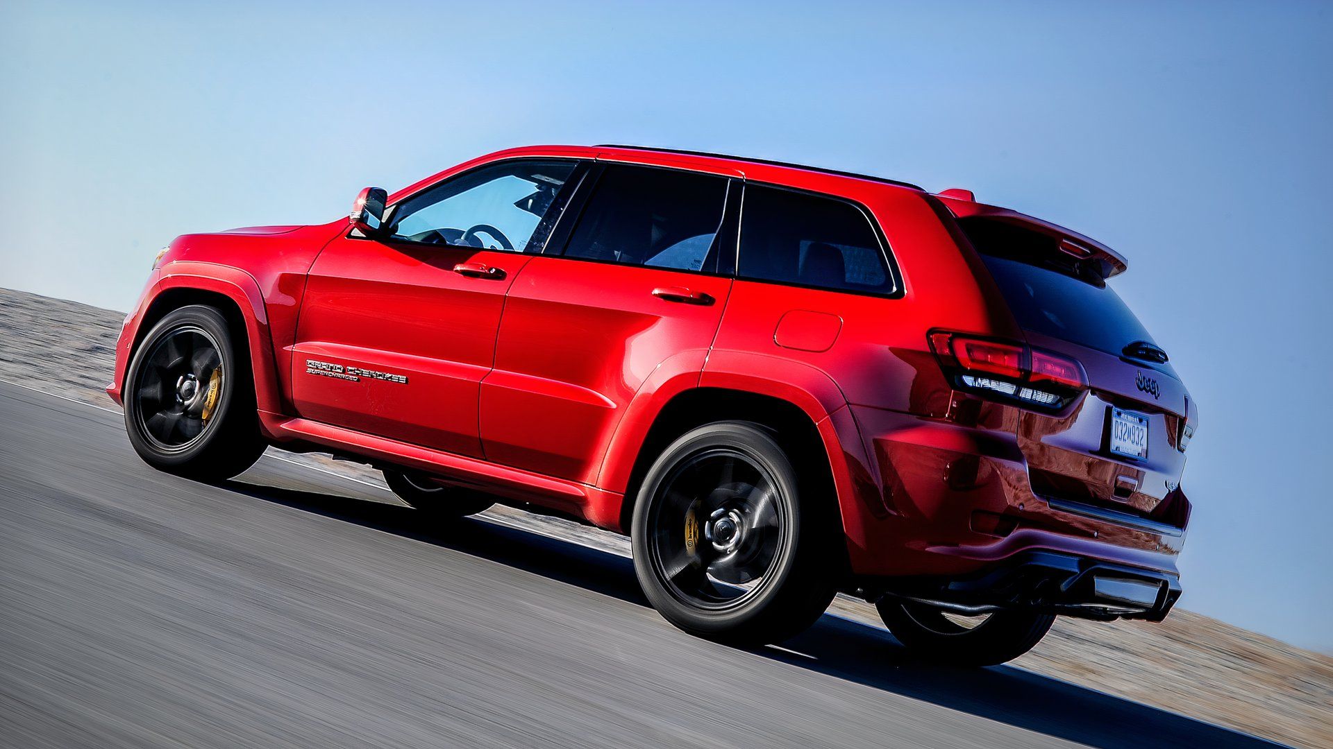 Przycisk „Eco” w Jeep Trackhawk to zamówienie dietetycznej coli przy dwunastu pączkach