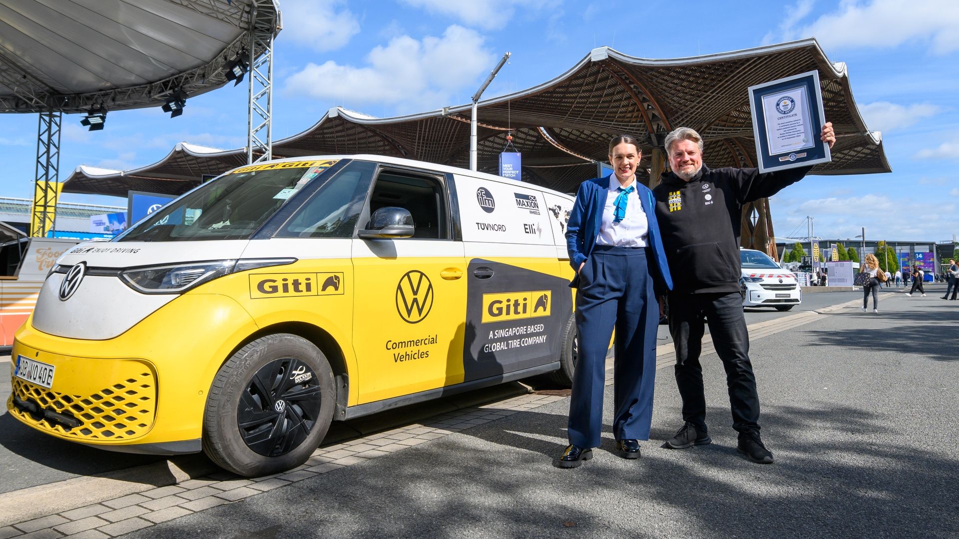 VW ID. Buzz ustanawia rekord świata, odwiedzając 92 kraje w jednej podróży
