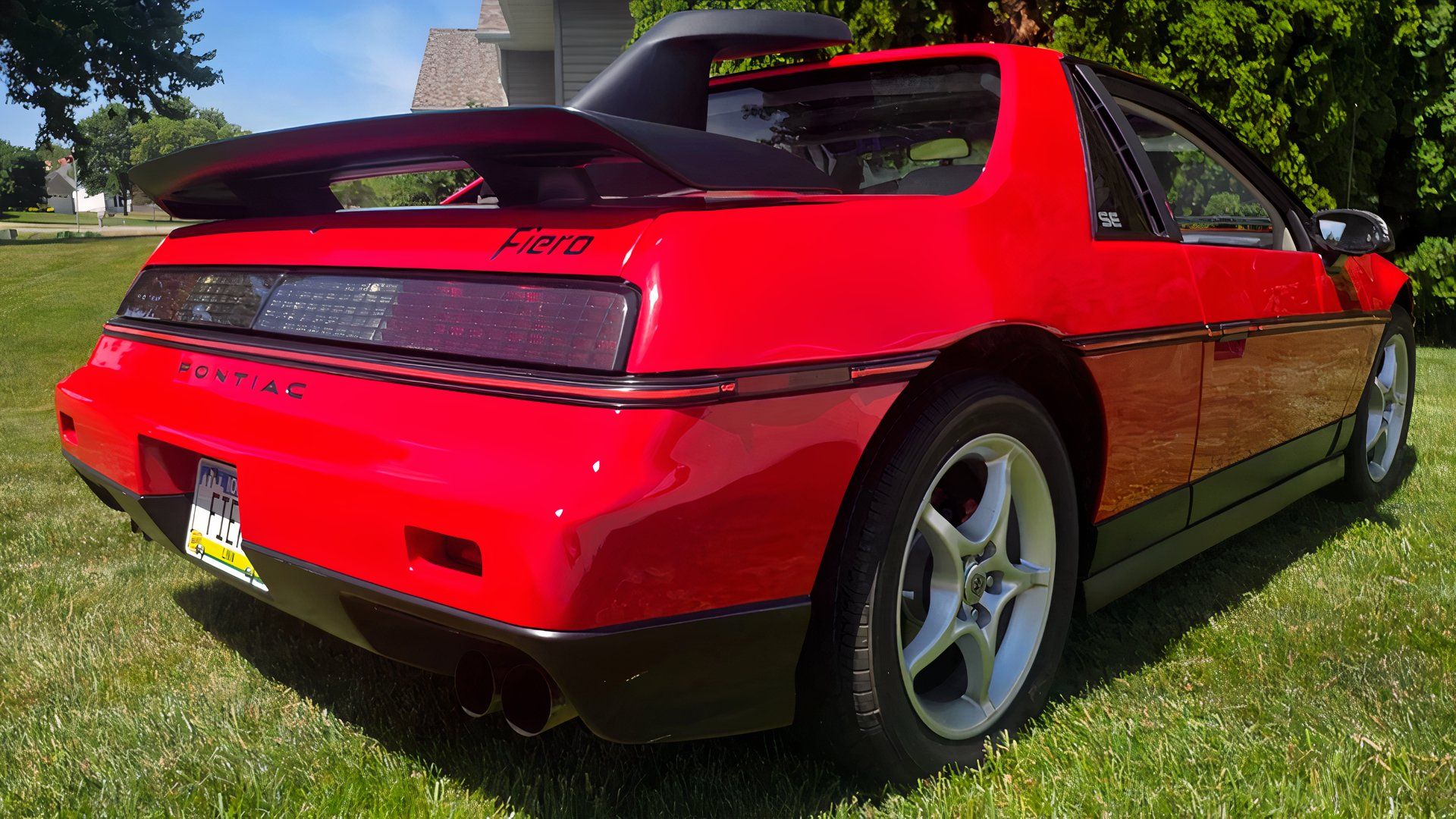 Pożary, wady i rozczarowanie silnikiem centralnym: tragiczna historia Pontiac Fiero