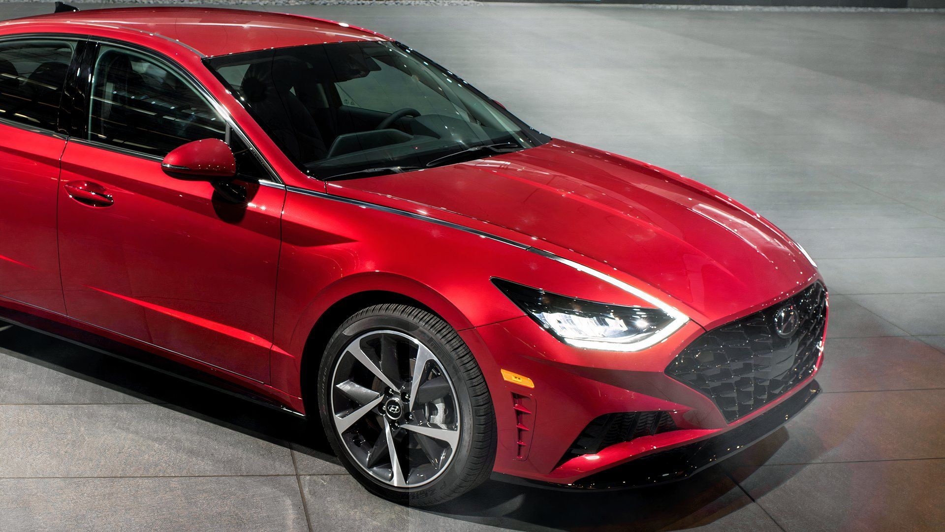 Silnik 2.5 Turbo, 8-biegowe DCT i 300 KM: trzyletni Hyundai Sonata N Line kosztuje mniej niż nowa Corolla