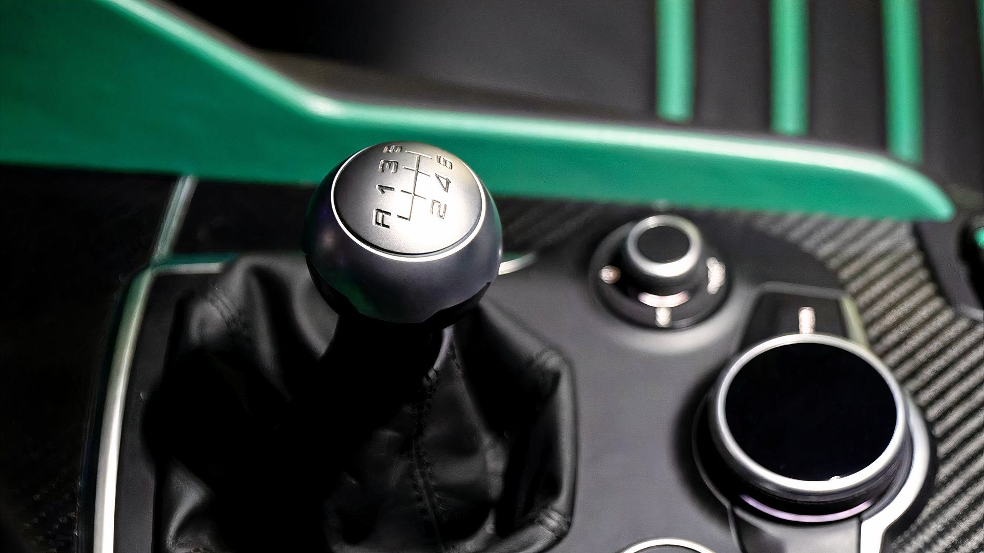 540 KM, sześć biegów i jedyny taki egzemplarz: Alfa Romeo z silnikiem V6 biturbo, której nie kupisz