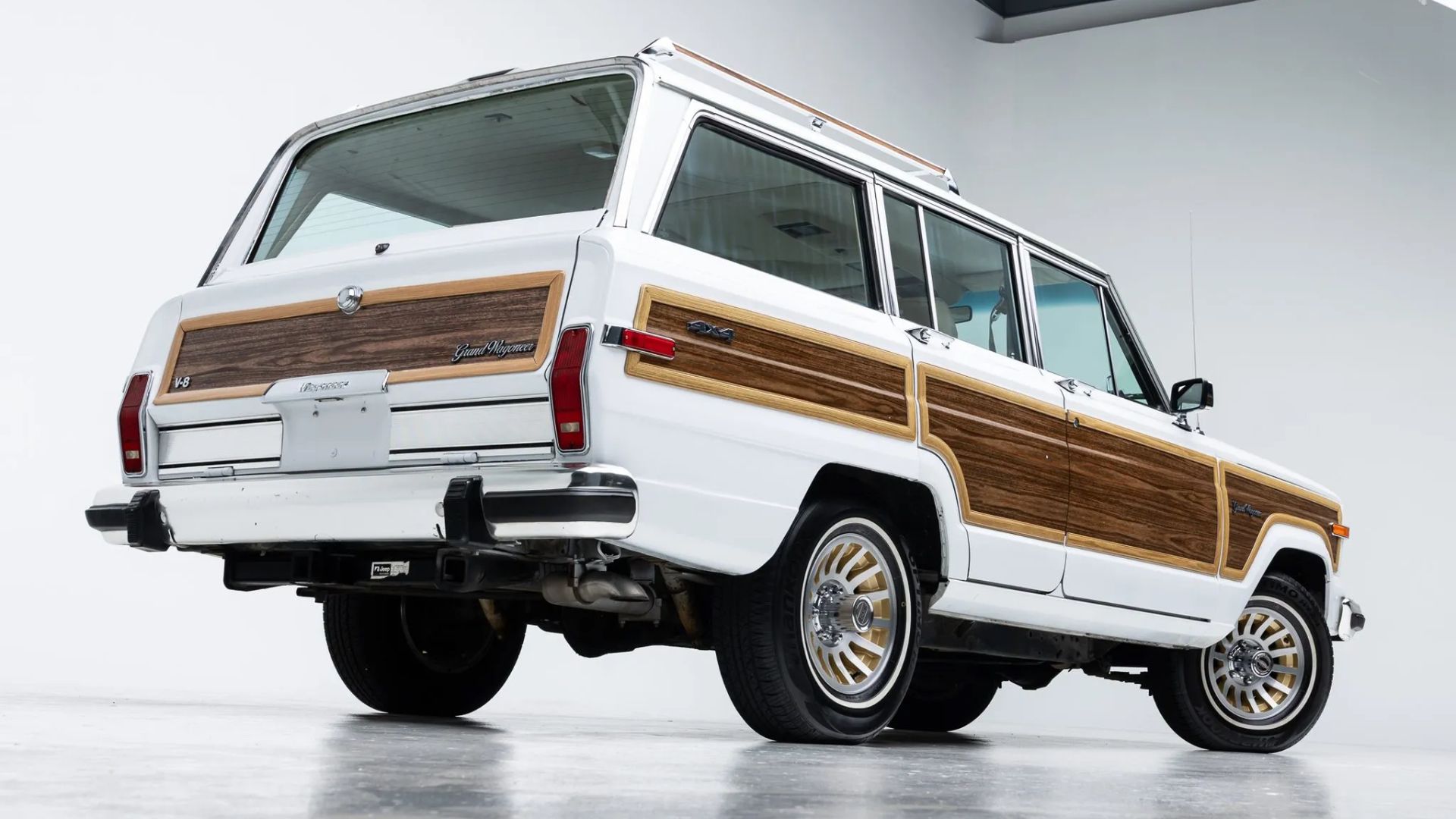 Szok na aukcji! Jeep Wagoneer z 1990 roku droższy niż zadbany Bentley Continental GT z silnikiem W12