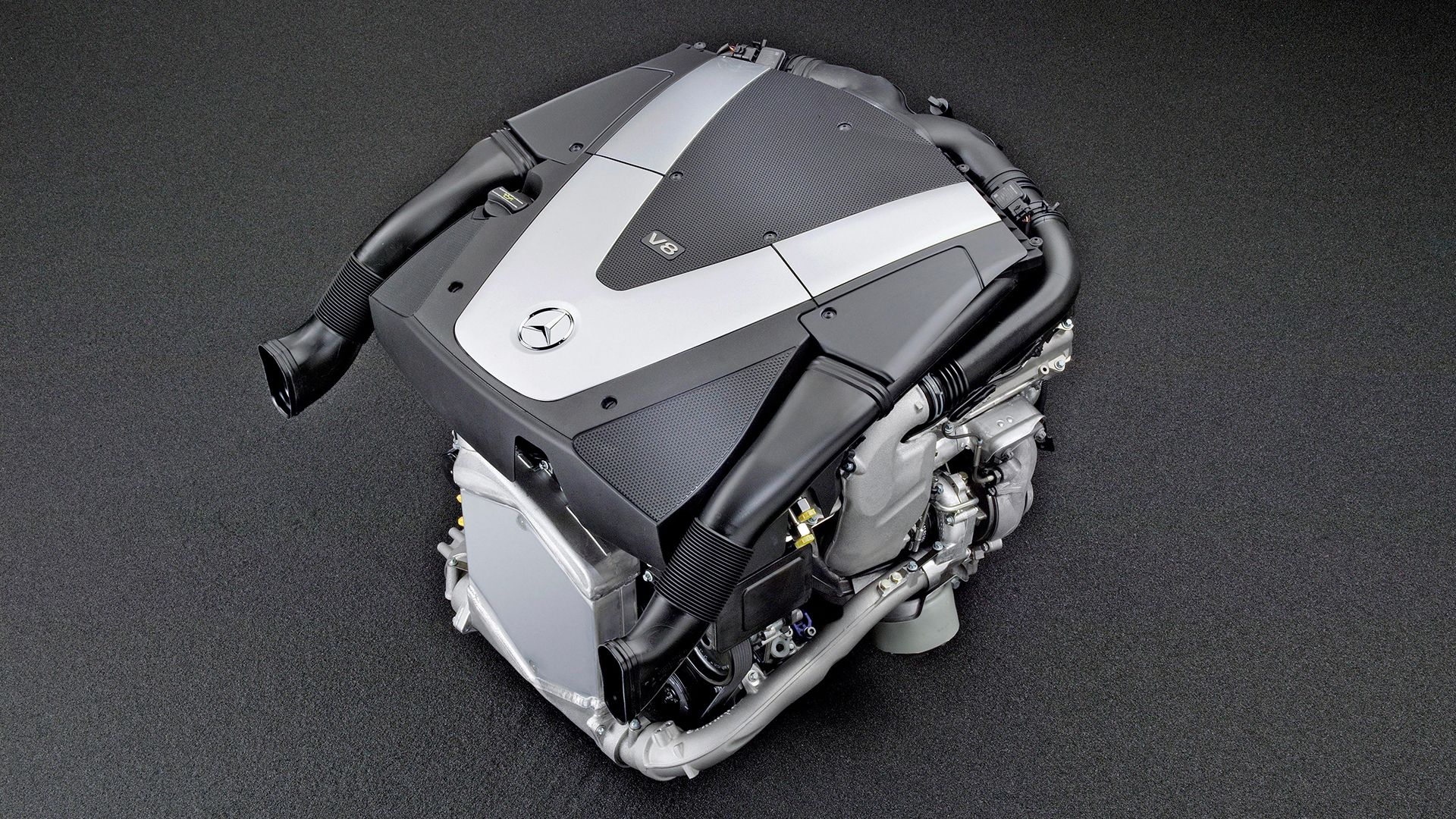 SUV-y, luksusowe sedany, a nawet samoloty – ten diesel V8 od Mercedes-Benz napędzał wszystko