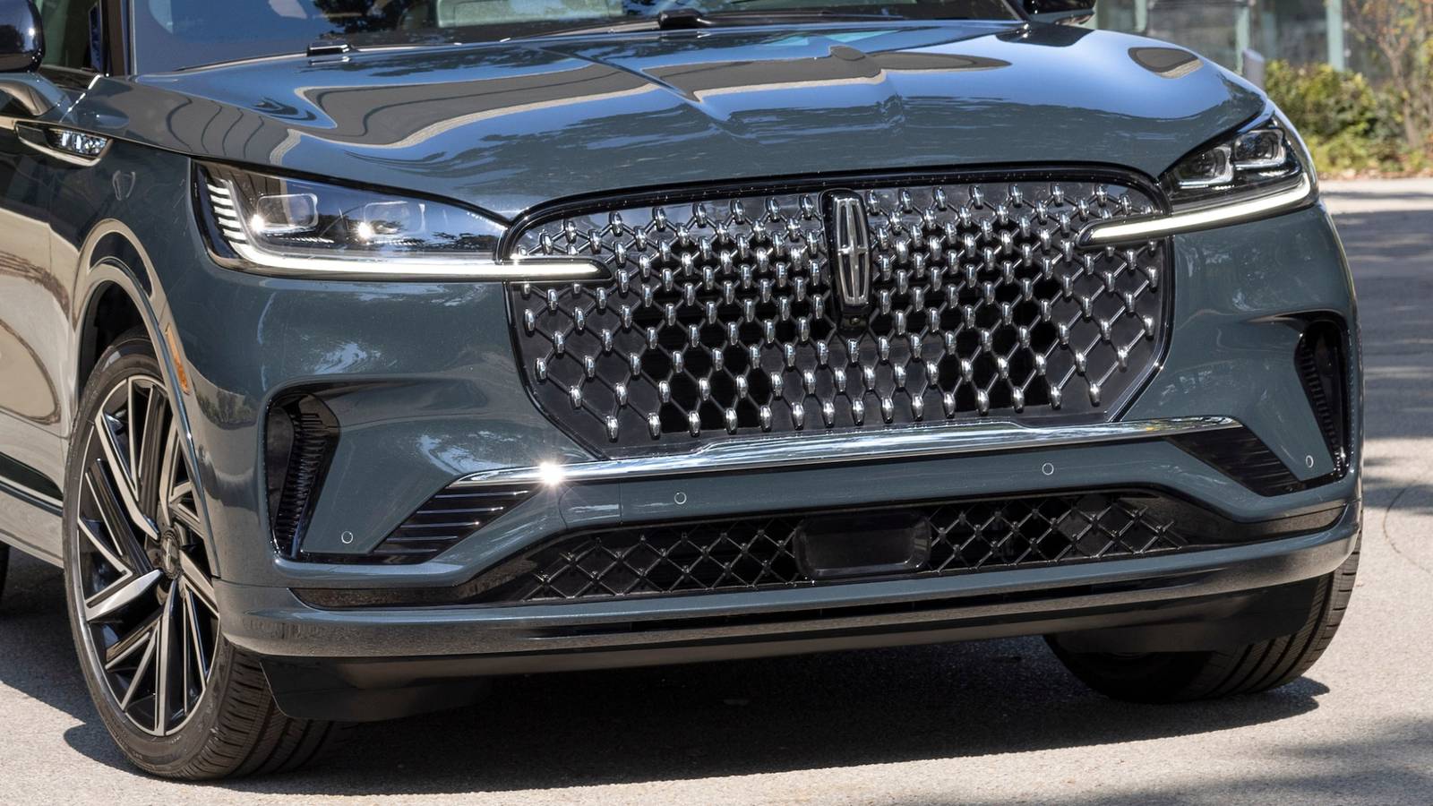Lincoln Has Dropped More Than Half Its Dealers In 7 Years, And It's Not ...