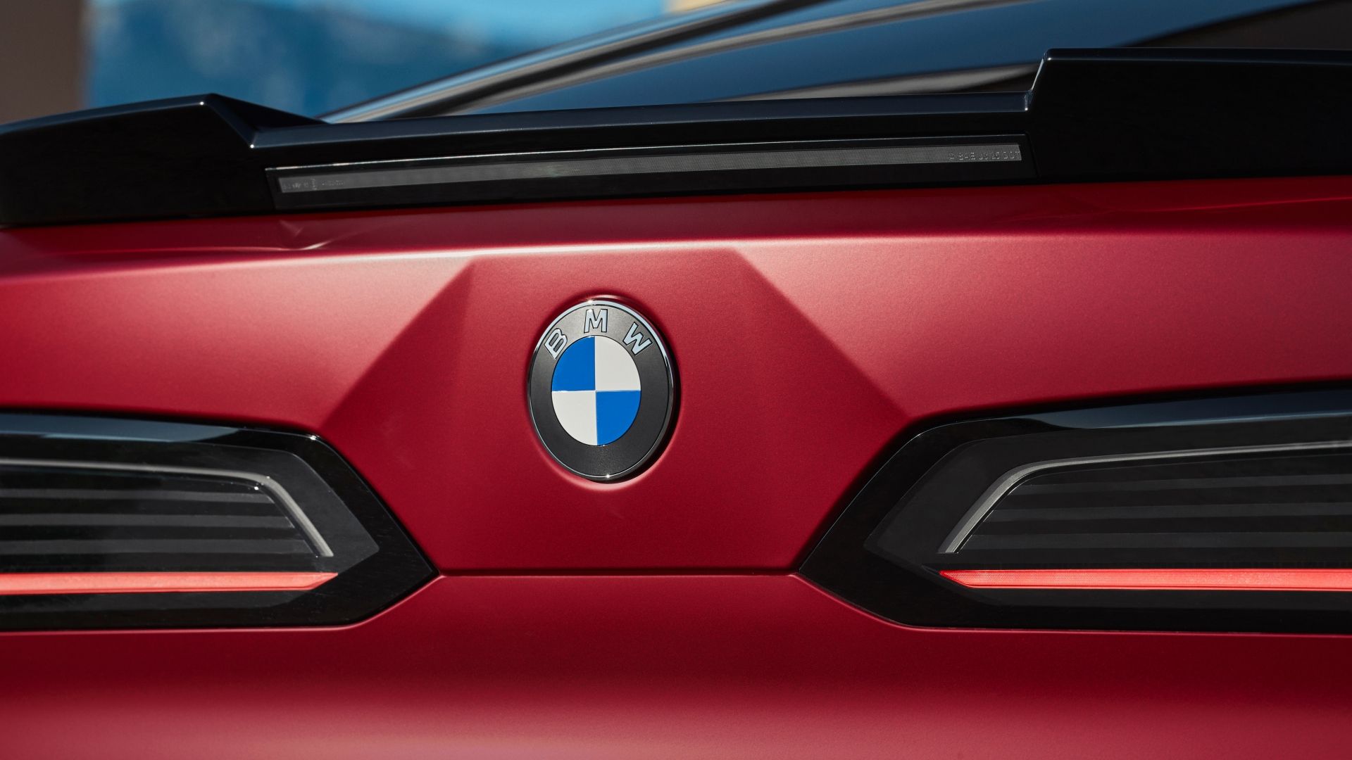 BMW rzekomo płaci pracownikom ponad 700 tys. dolarów, by nie pracowali