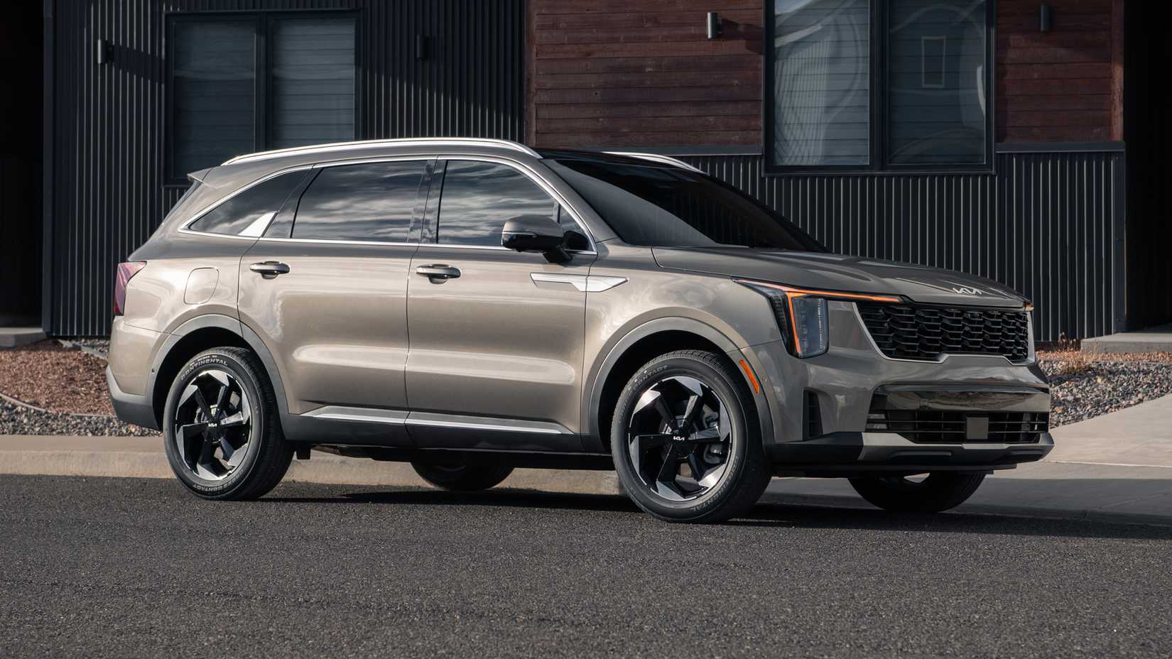 3 Point Plug With Casing Kia Kills Affordable Sorento PHEV, Only 1 Trim Left