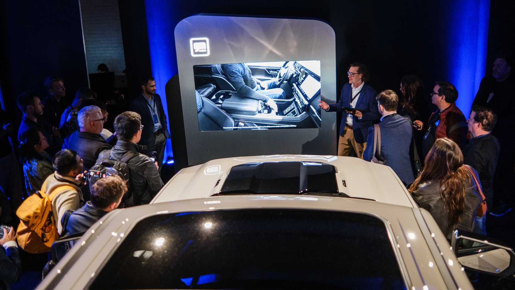 GM Is Betting Big On New Silverado Owners Loving That Massive 60-Inch ...