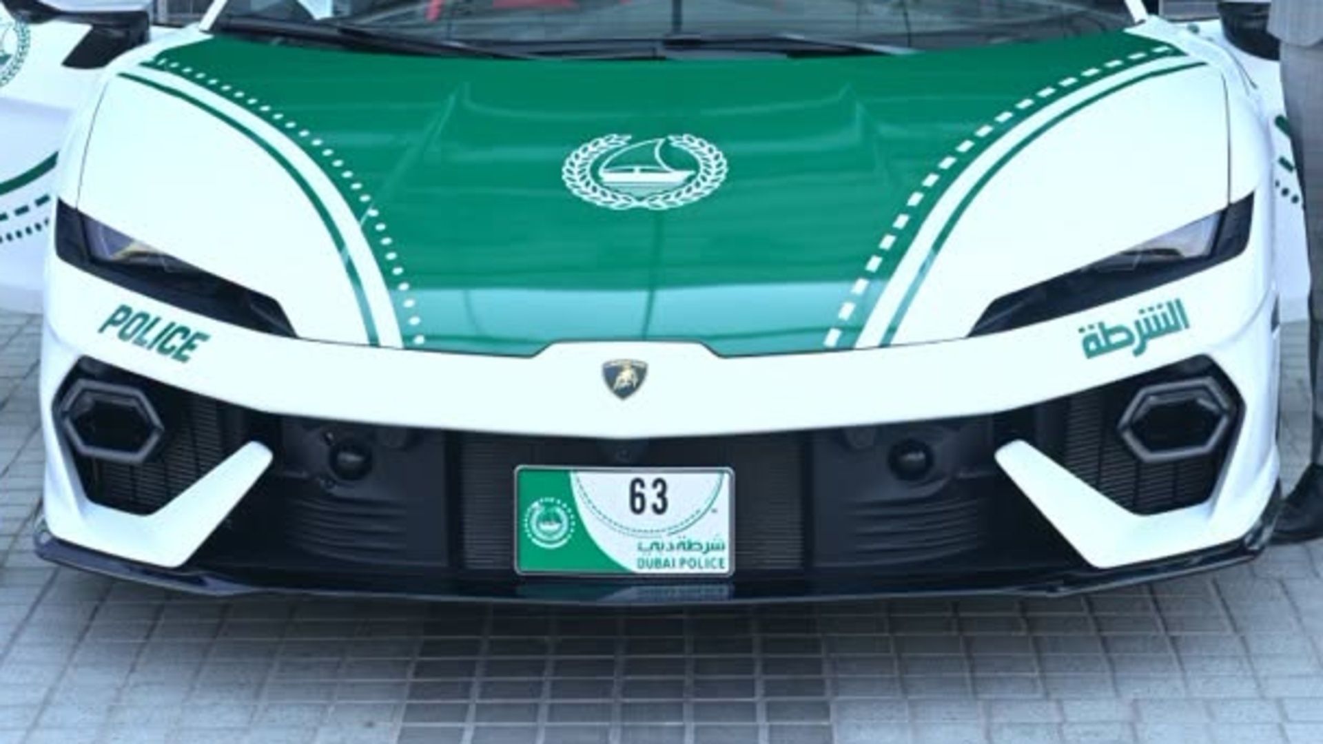 900 KM, dwie turbosprężarki i policyjne barwy: nowy radiowóz Lamborghini w Dubaju