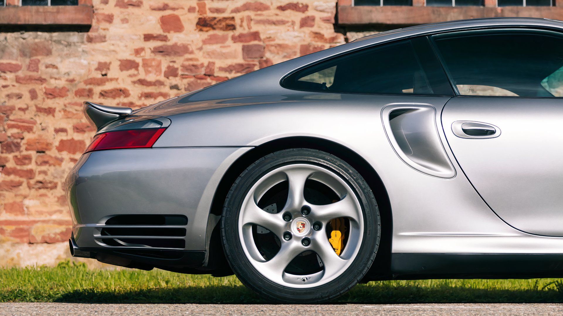 Porsche 911 Turbo z przebiegiem ponad 1,2 miliona kilometrów dowodzi, że to idealny supersamochód do codziennej jazdy