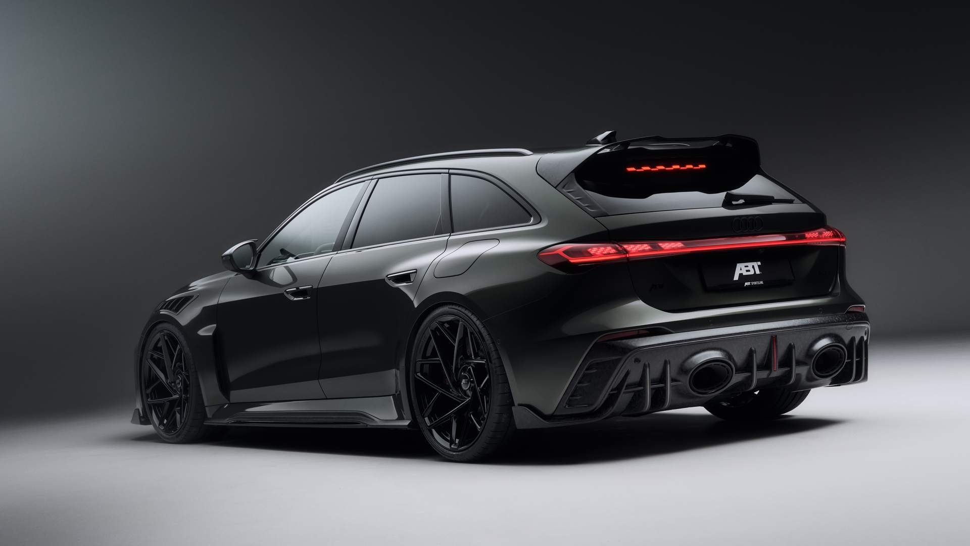 Audi RS5 Avant z 700 KM udaje Porsche 911 GT3