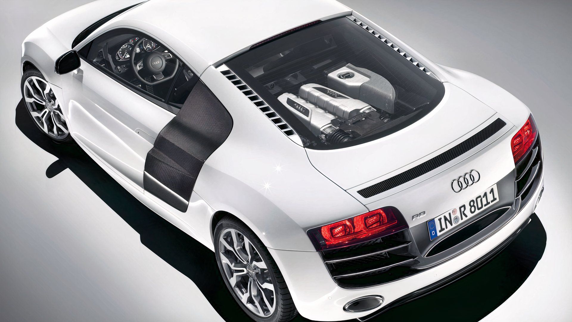 Po co kupować nowe BMW M2, skoro w cenie pierwszej generacji Audi R8 V10 masz prawdziwy supersamochód z silnikiem centralnie?