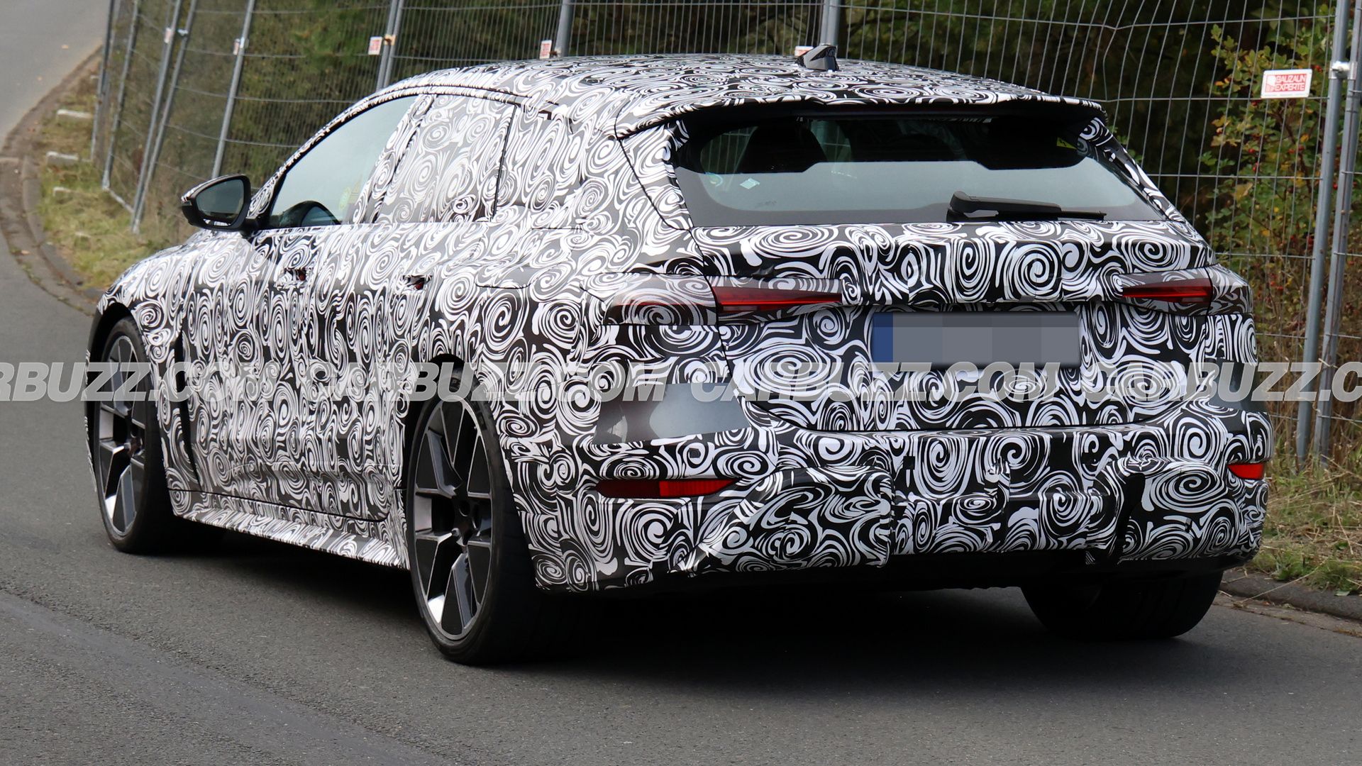 Elektryczny rywal BMW M5 Touring od Audi przyłapany na odważnych felgach
