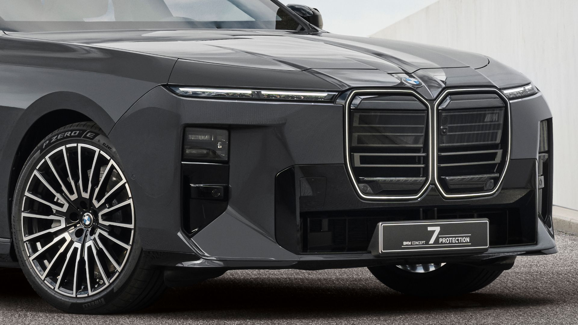 To potężne BMW serii 7 to w rzeczywistości luksusowy opancerzony pojazd