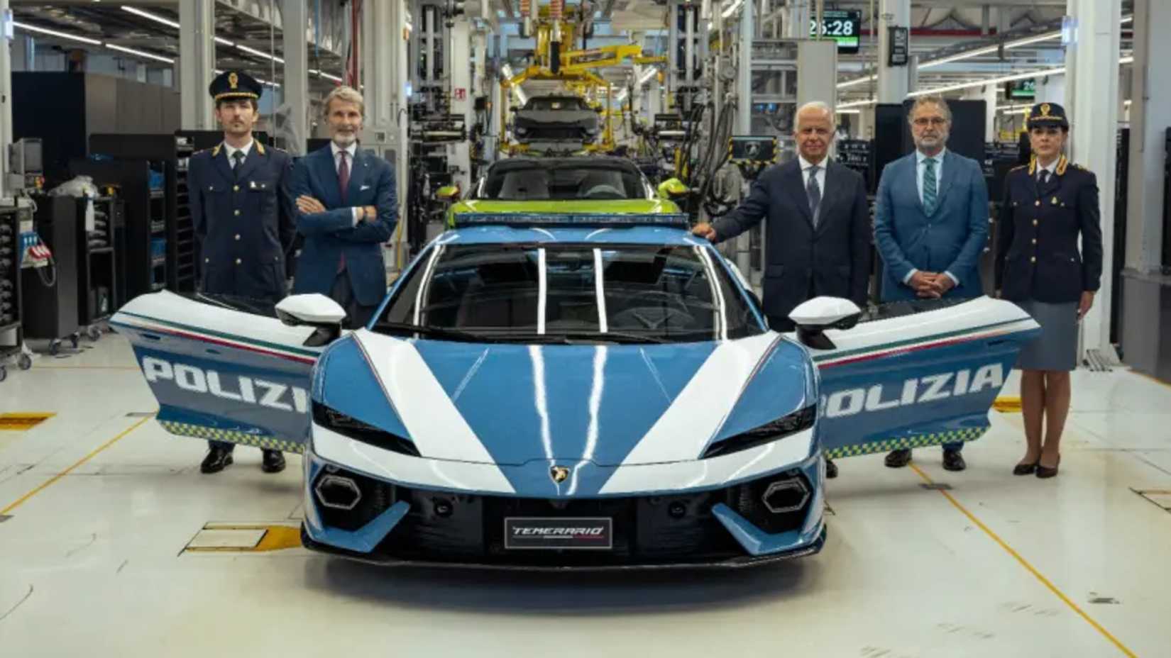 900 HP, Two Turbos, And A Police Badge: Dubai's New Lamborghini Cop Car