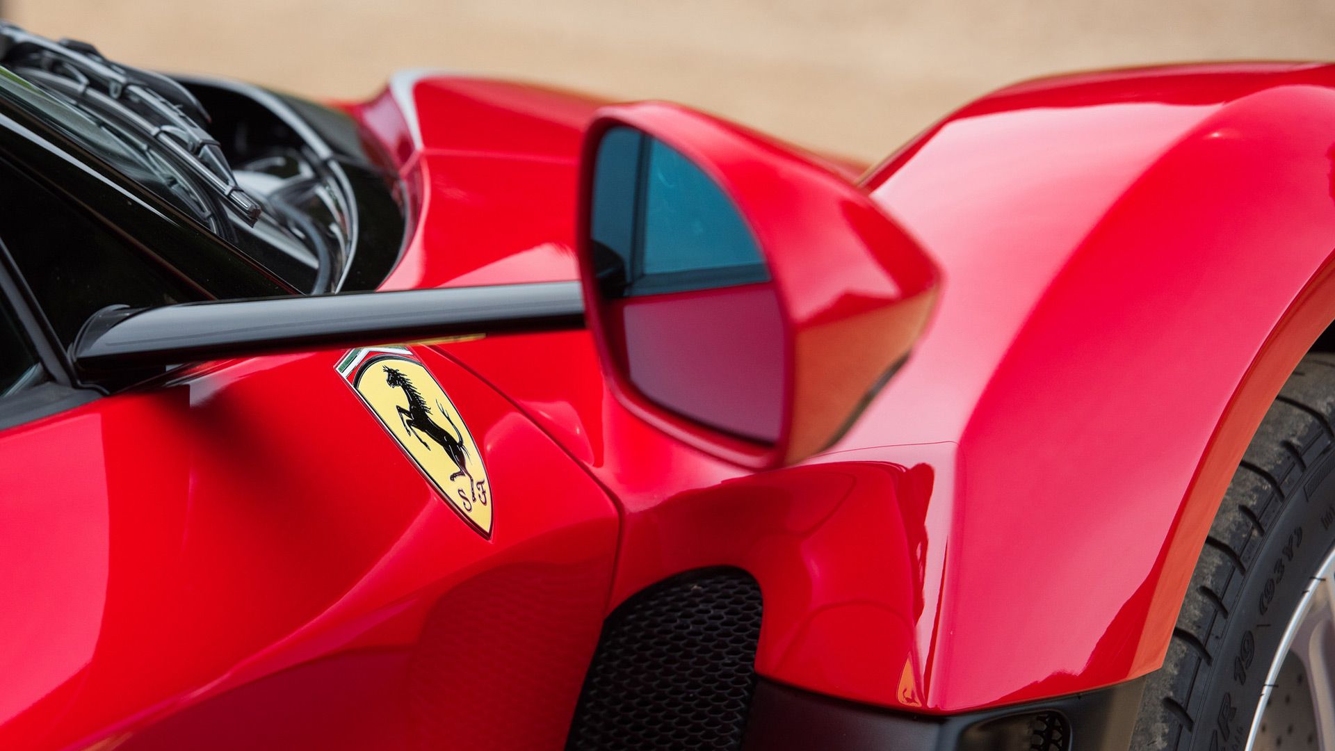 Nowy wlot powietrza na dachu Ferrari może poprawić prędkość w zakrętach