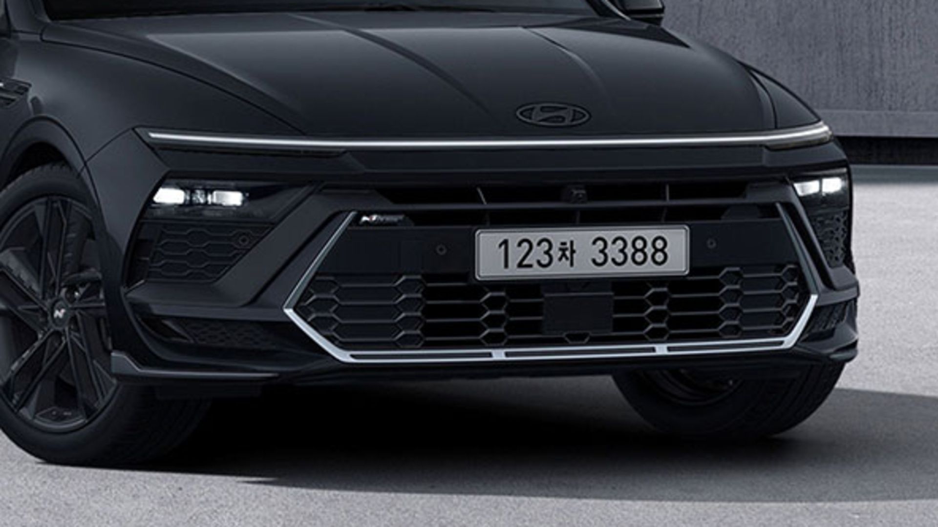 Mroczna Hyundai Sonata może odebrać popularność wersji Camry Nightshade